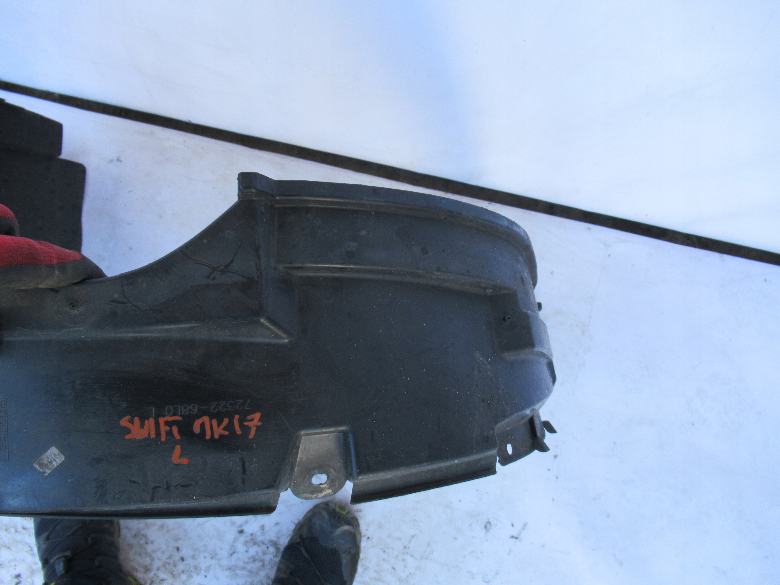 ĽAVÝ PREDNÝ PODBLATNÍK SUZUKI SWIFT MK7