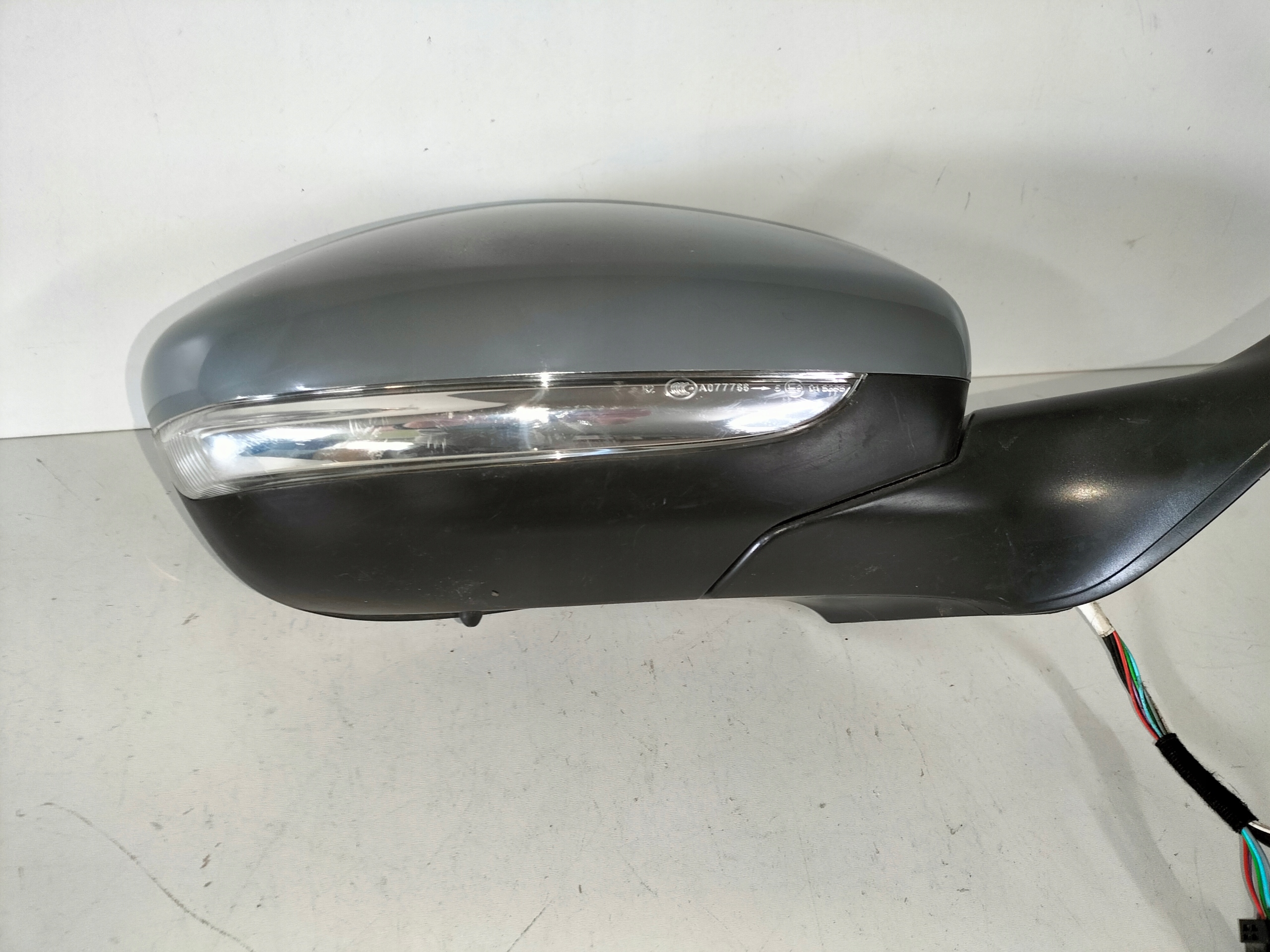 PRAVE ZRKADLO ELEKTRICKÉ PEUGEOT 208 12-