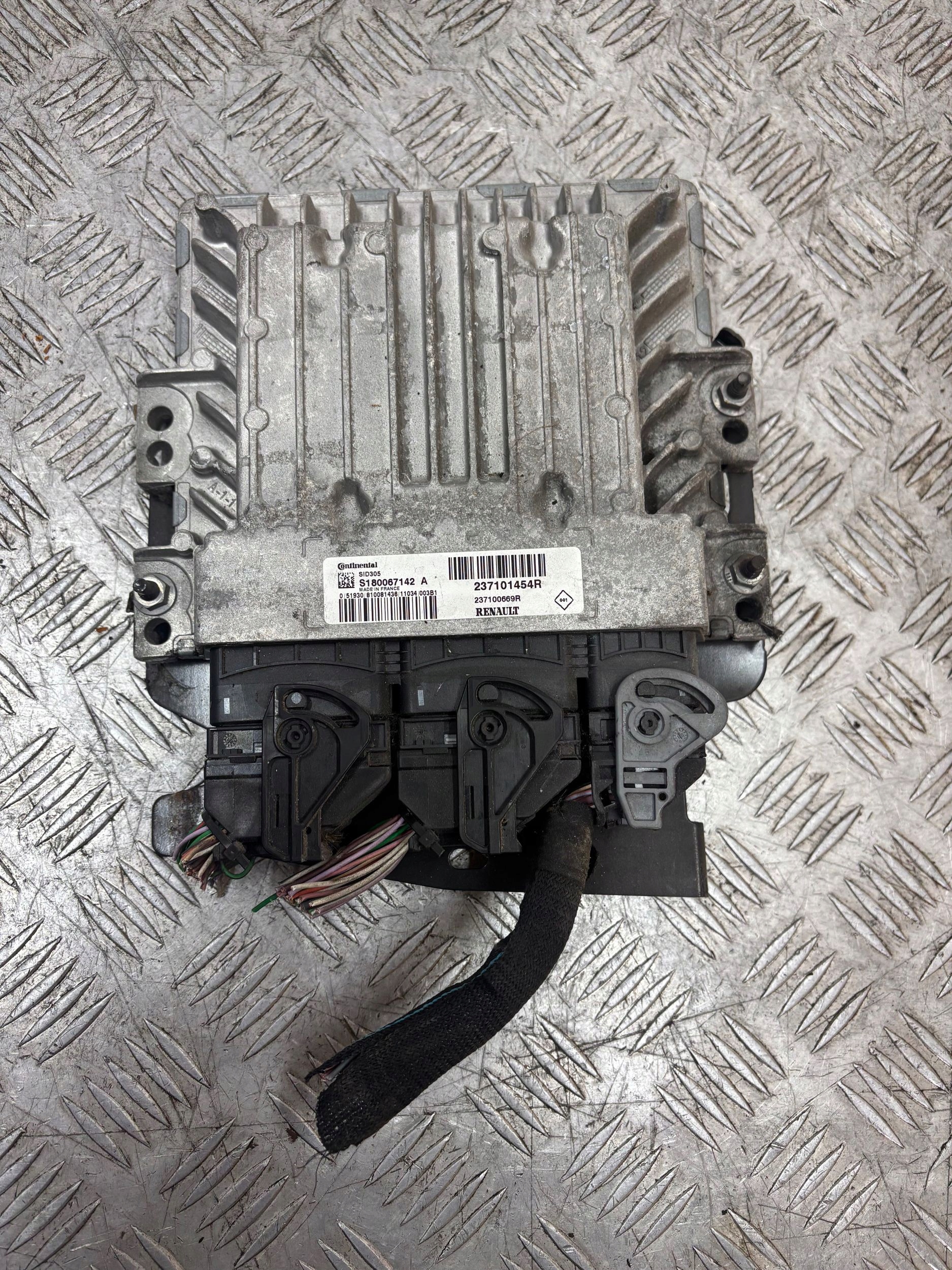 RIADIACA JEDNOTKA MOTORA RENAULT MEGANE III 3 1.5 DCI 237101454R