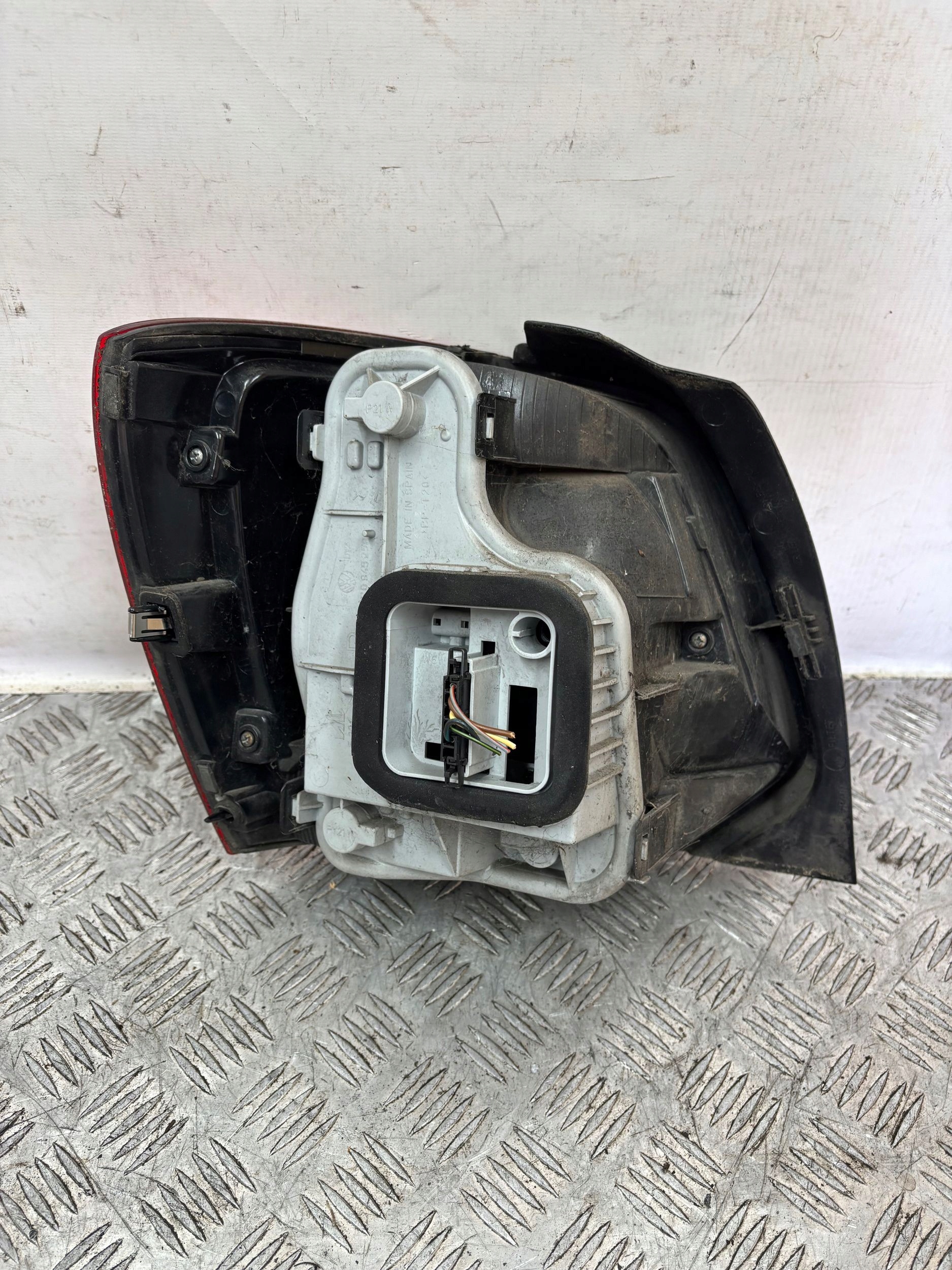 PRAVÉ ZADNÉ SVETLO VW POLO 6R 09-