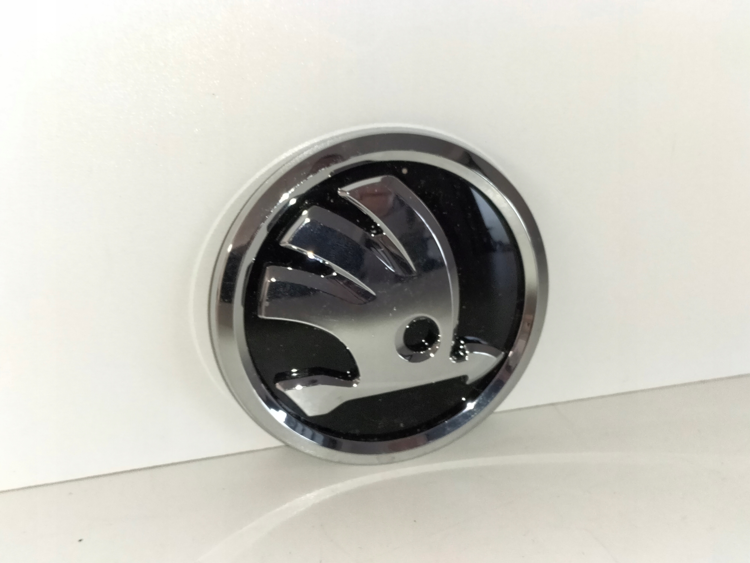 ZNAK EMBLEM logo ZADNEJ KAPOTY SKODA FABIA III 14-