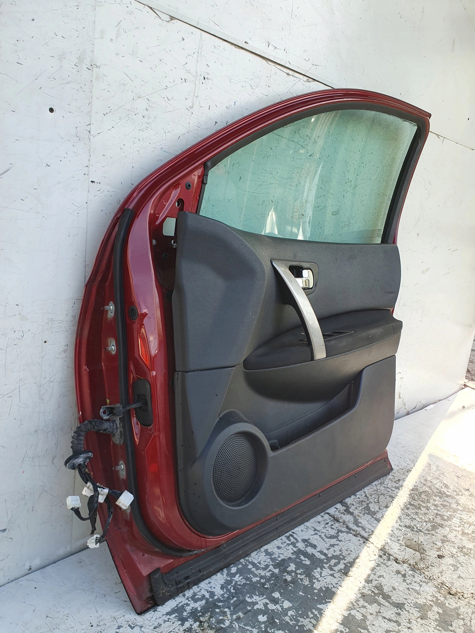 NISSAN QASHQAI J10 PRAVE PREDNE DVERE