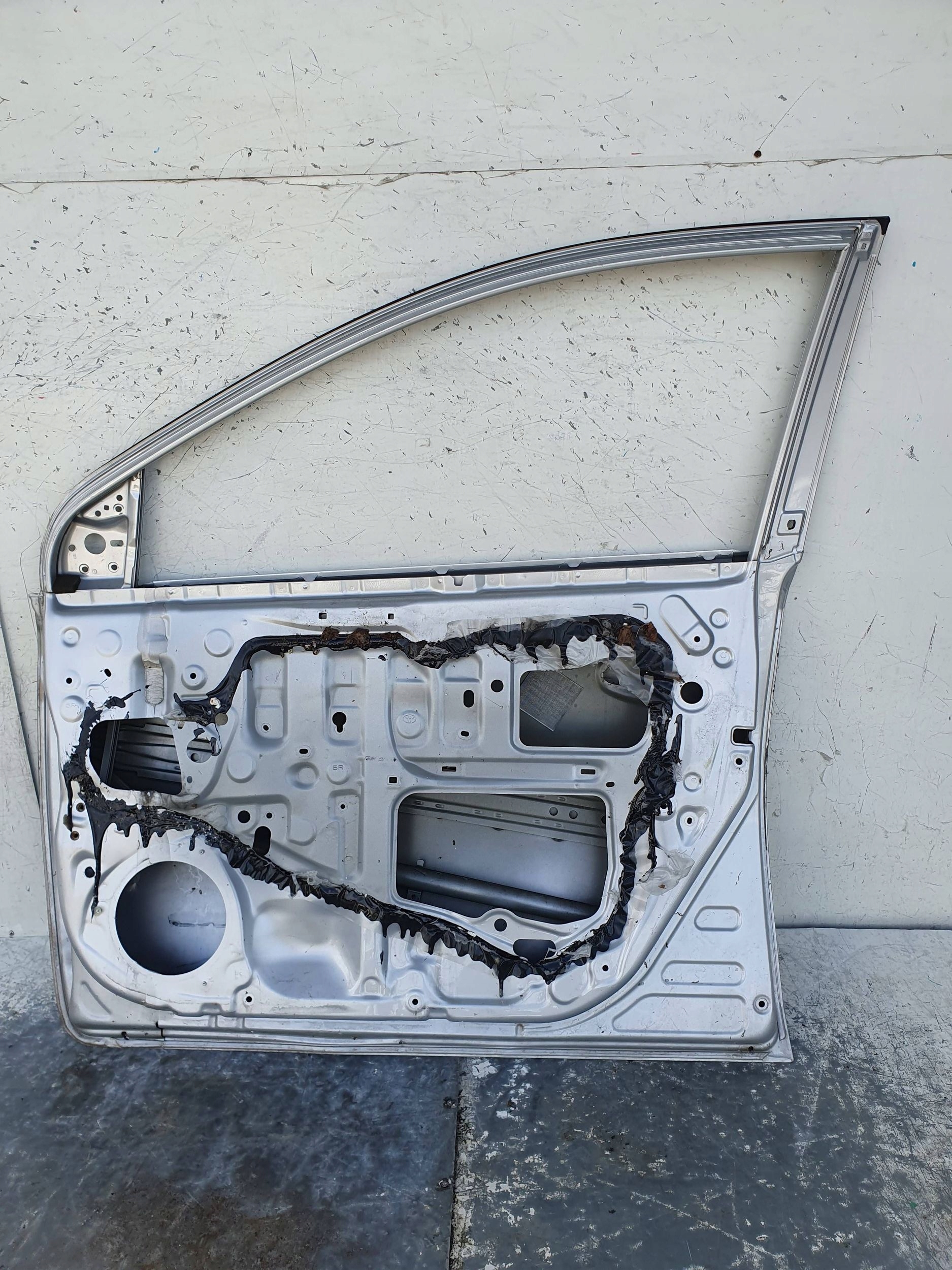 Toyota Auris II 2 E18 PRAVE PREDNE DVERE