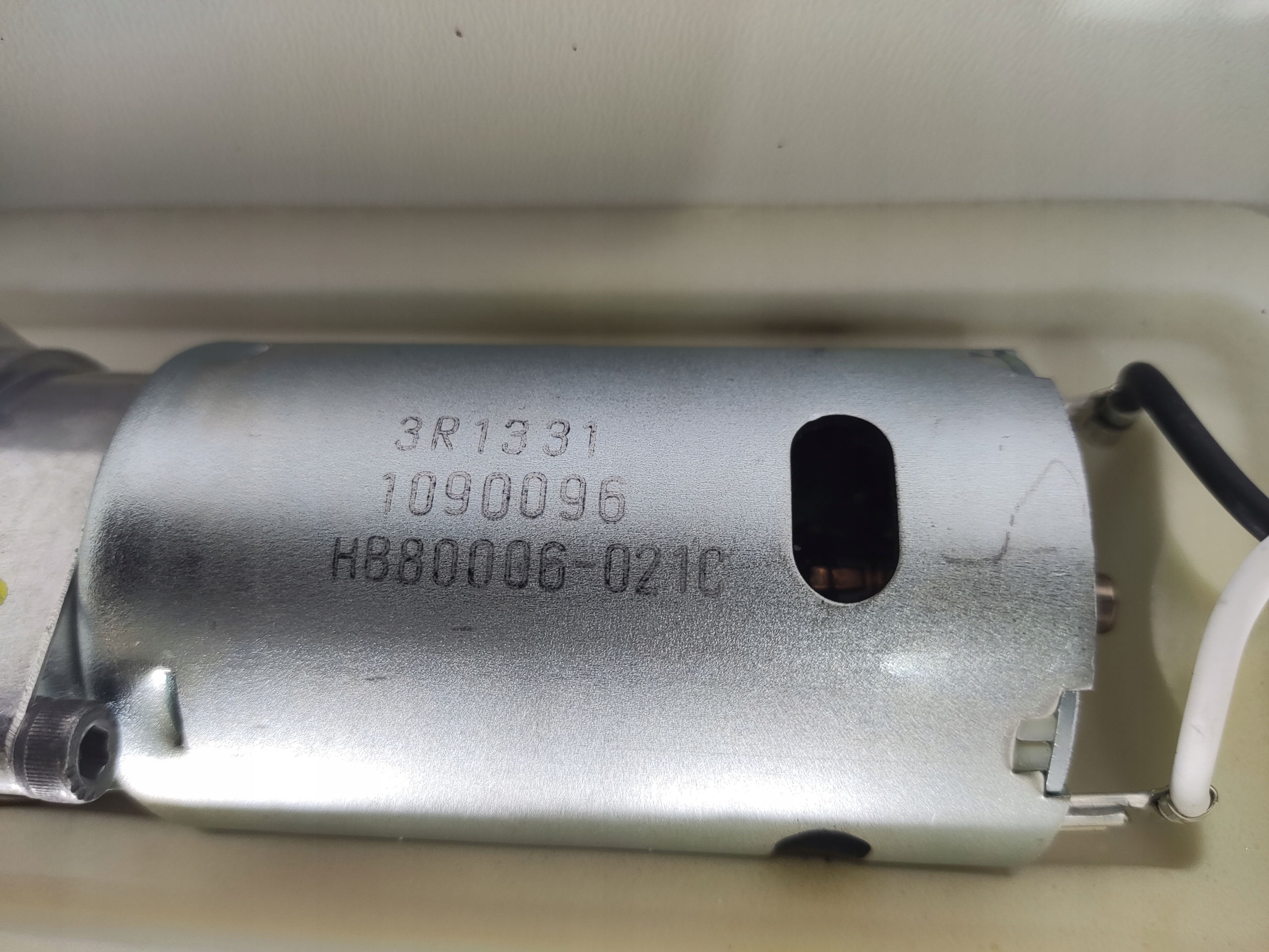 ČERPADLO VZPERA ZADNEJ KAPOTY OPEL INSIGNIA A I KOMBI 2013-17 LIFT 1090096