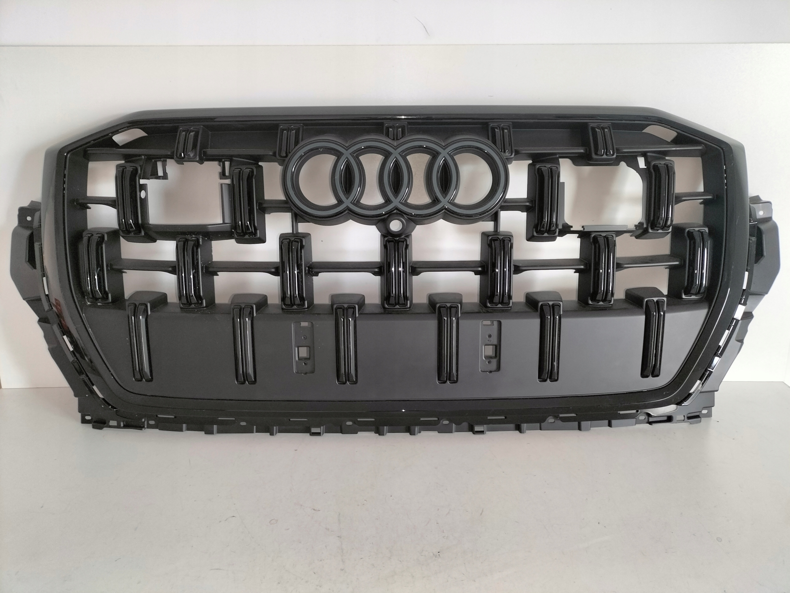MRIEZKA LISTA AUDI Q7 LIFT 23- S-LINE