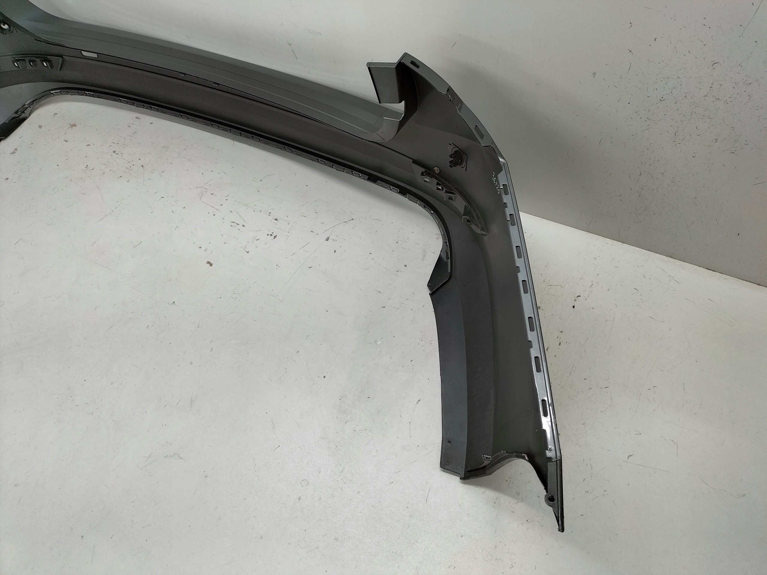 ZADNÝ NÁRAZNÍK SKODA OCTAVIA 4 IV 19- KOMBI