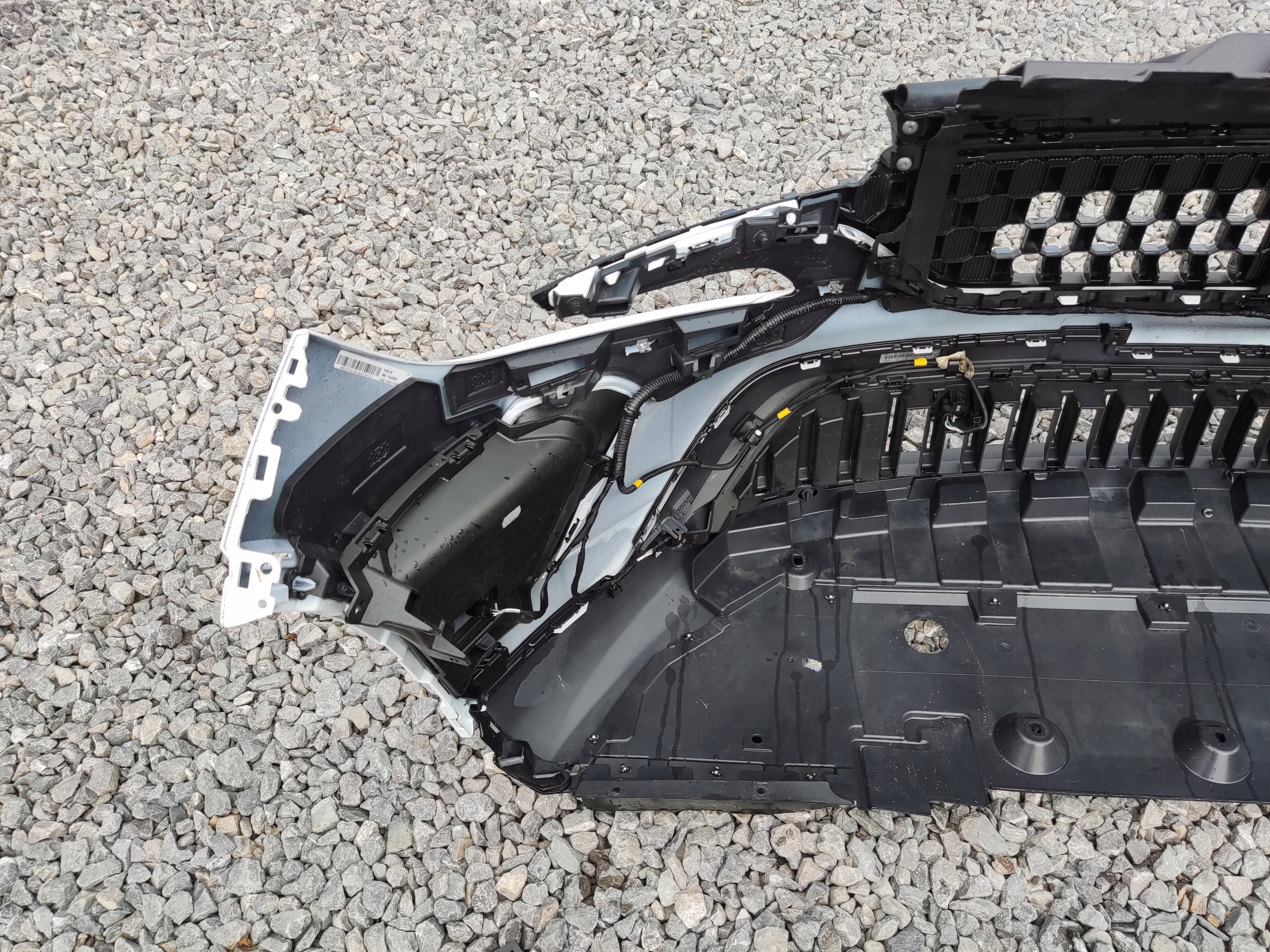 PREDNÝ NÁRAZNÍK KOMPLETNY PDC SENZORY RENAULT AUSTRAL 2022-2025