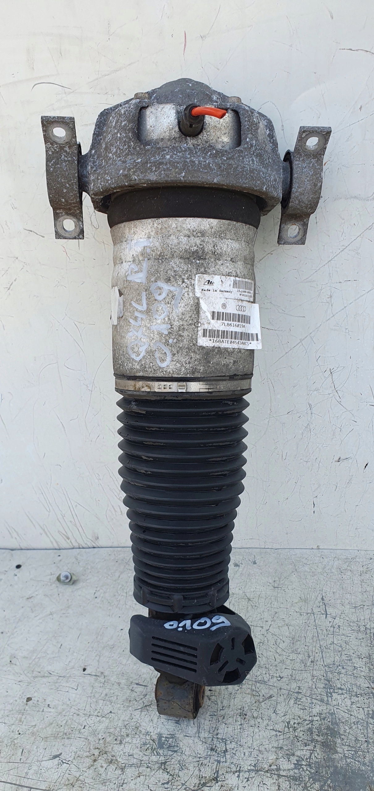 AUDI Q7 4L MECH ZADNA PRAVY 7L8616020A