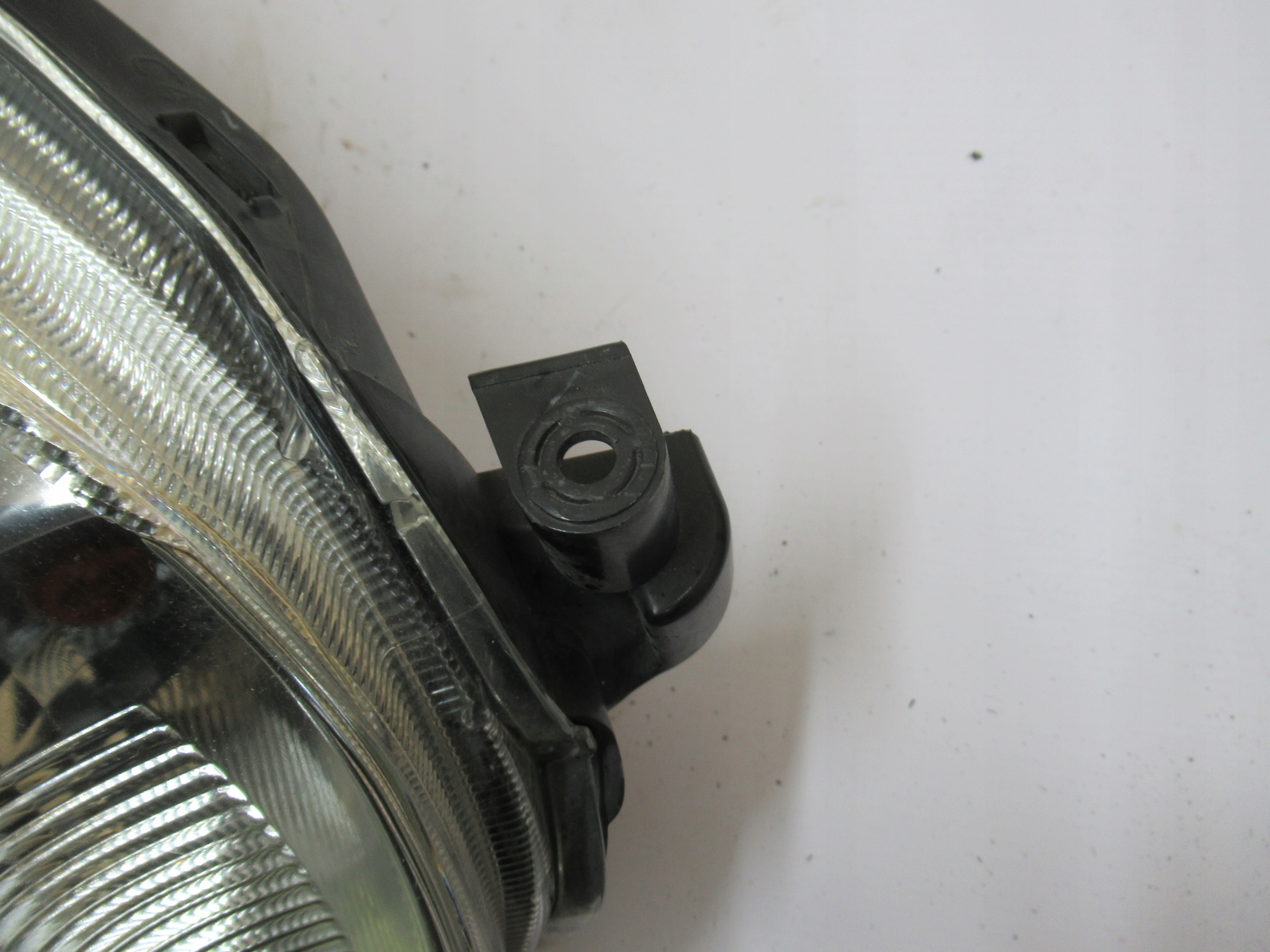 PRAVE PREDNE SVETLO NISSAN MICRA K13 10-