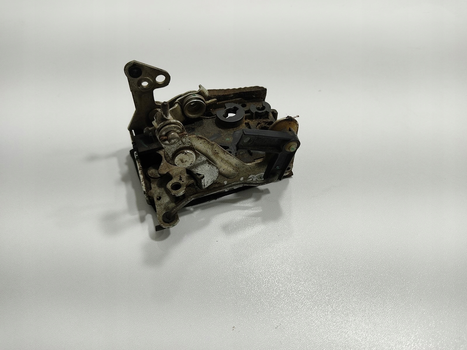 ZAMOK PRAVYCH PREDNYCH DVERI LAND ROVER DEFENDER 1999-2014 EUROPA