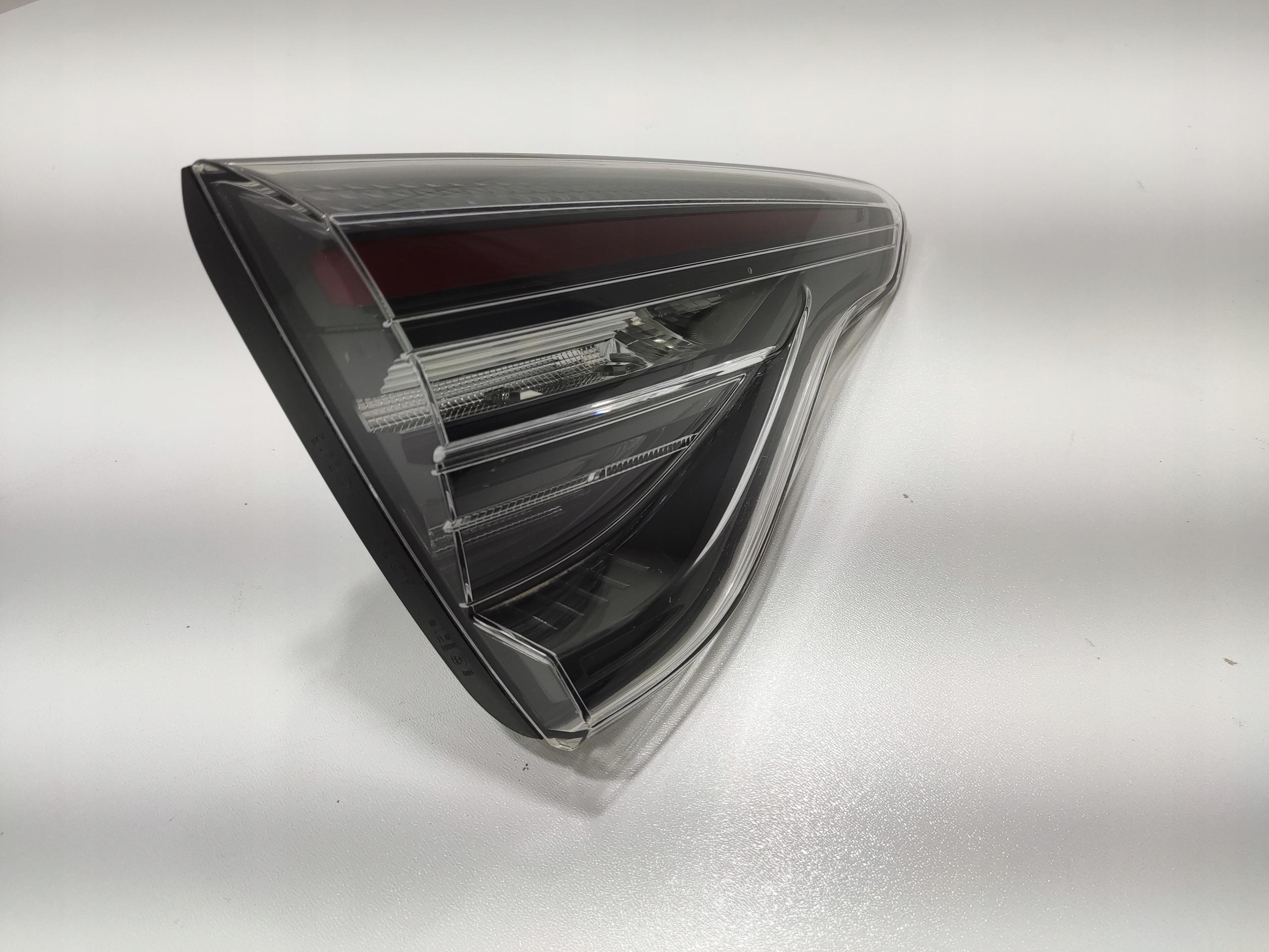 LAVE ZADNE SVETLO LED V KAPOTE RENAULT CLIO V 265555477R 2024-2025 LIFT