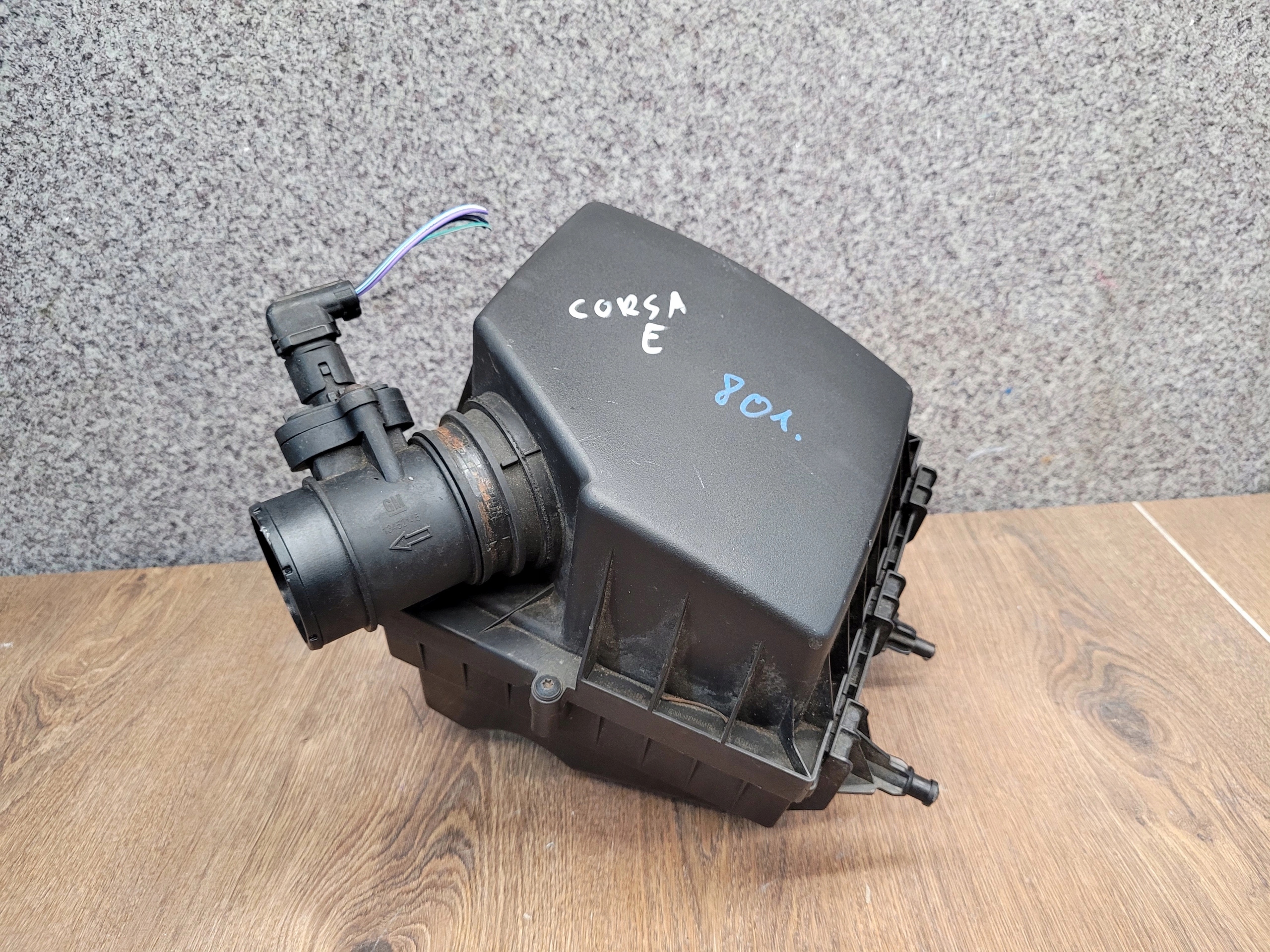 OPEL CORSA E 14-19 1.4 OBAL VZDUCHOVÉHO FILTERA 13433510