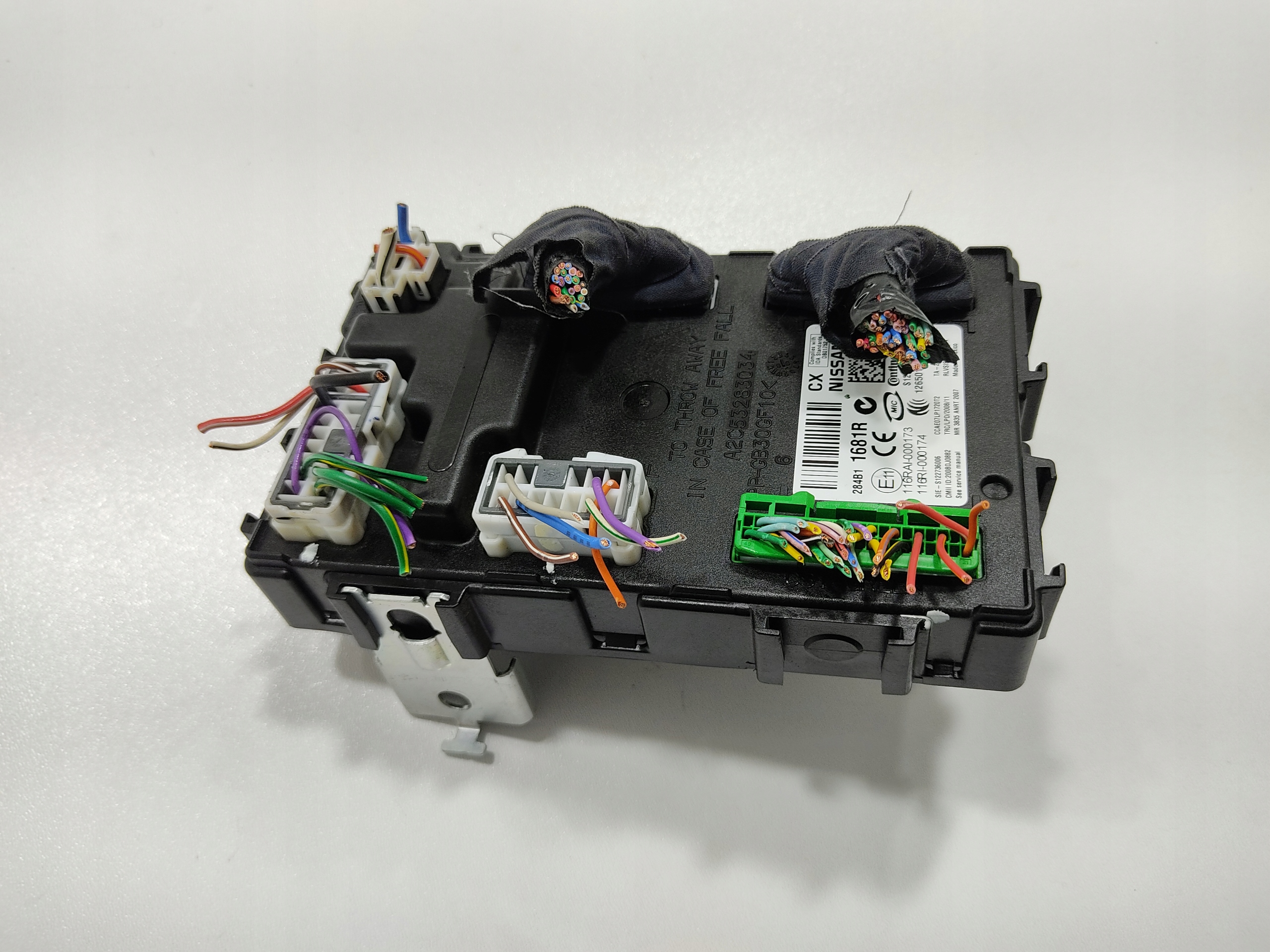 MODUL POISTKOVA SKRINKA BSI BSM RENAULT KOLEOS I 284B11681R 2008-2015