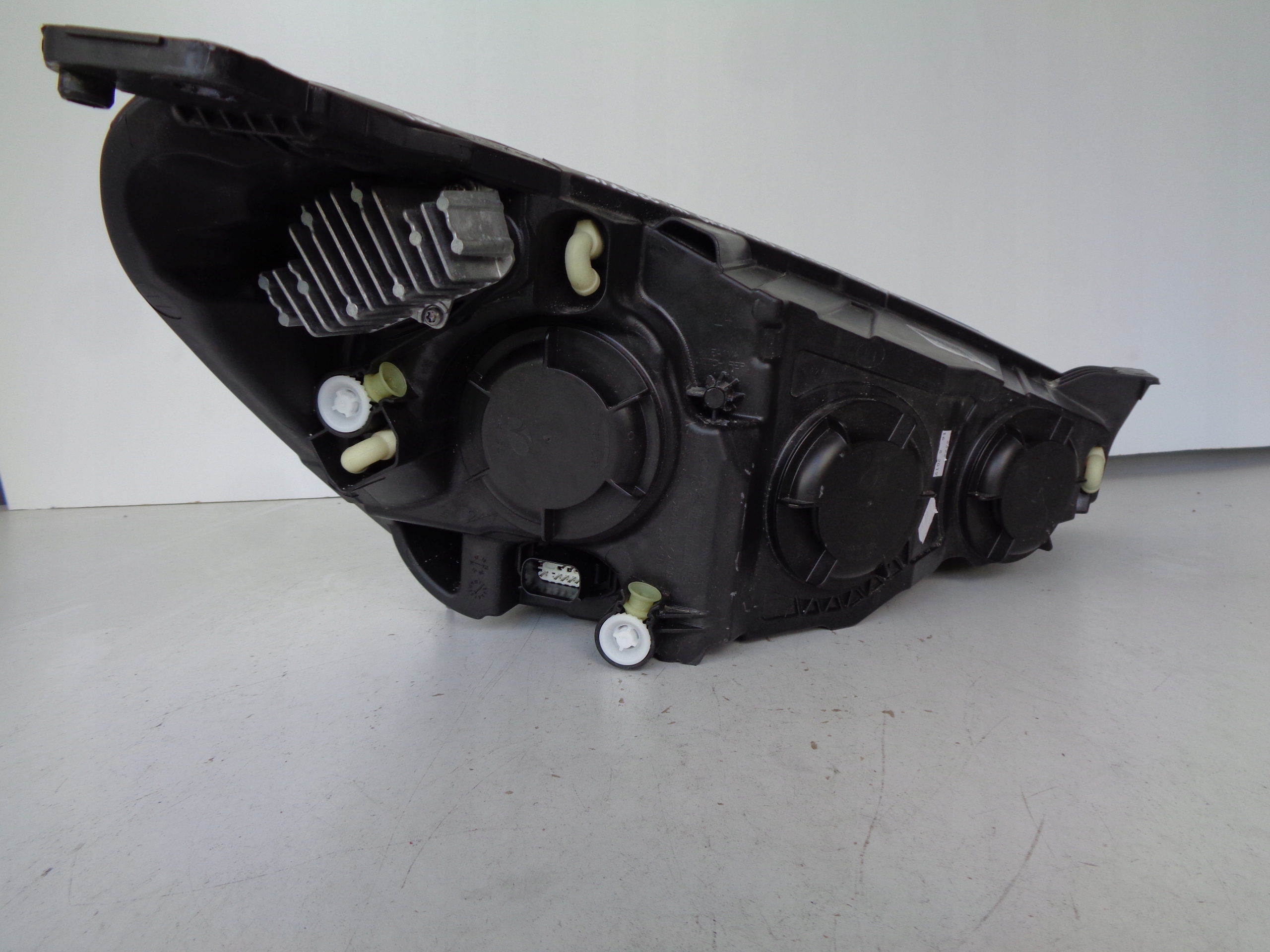 LAVE PREDNE SVETLO FORD FOCUS MK4 18- LED
