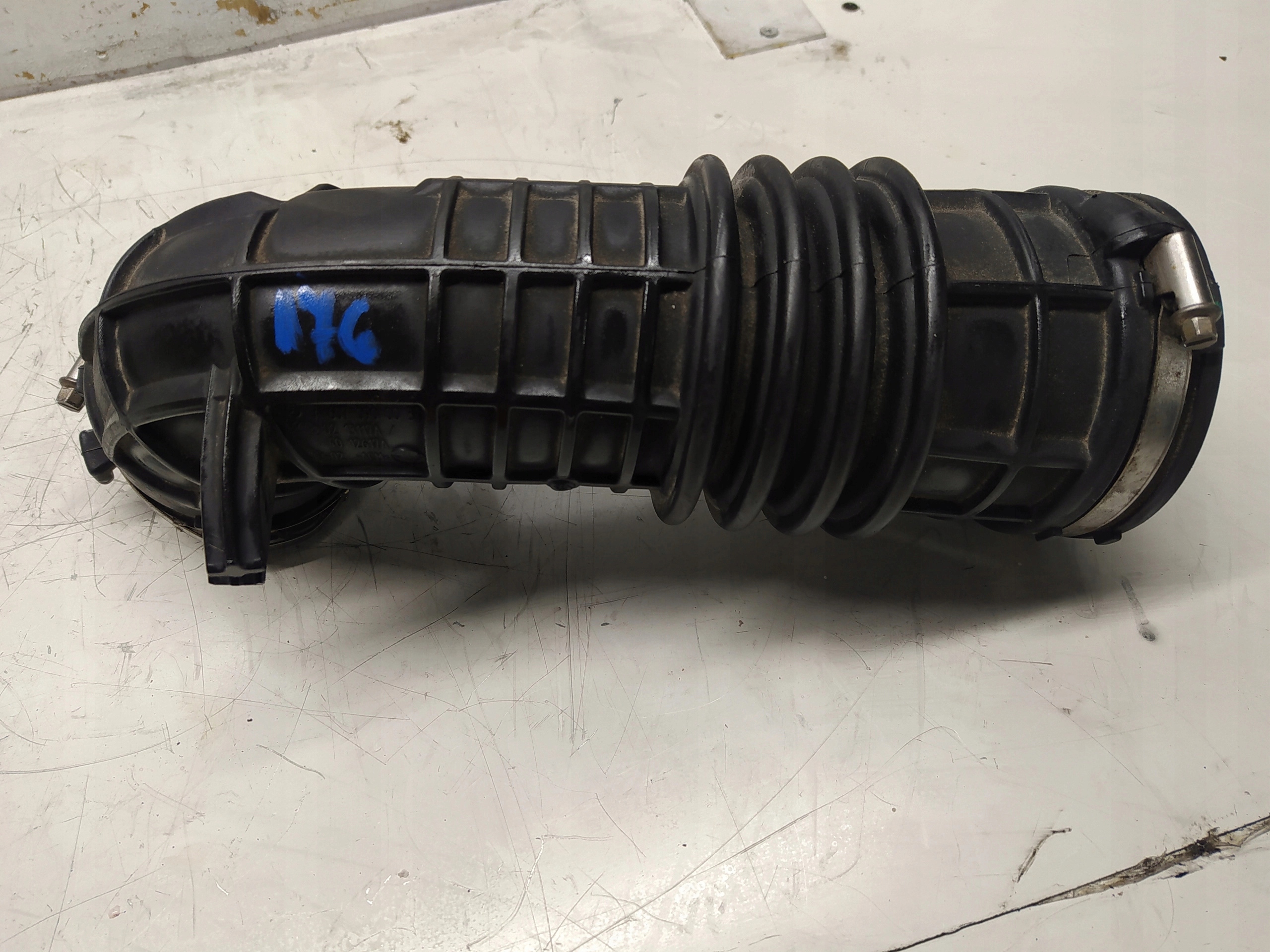 MERCEDES W176 1.5DCI NASAVANIE VZDUCHU A6070900037