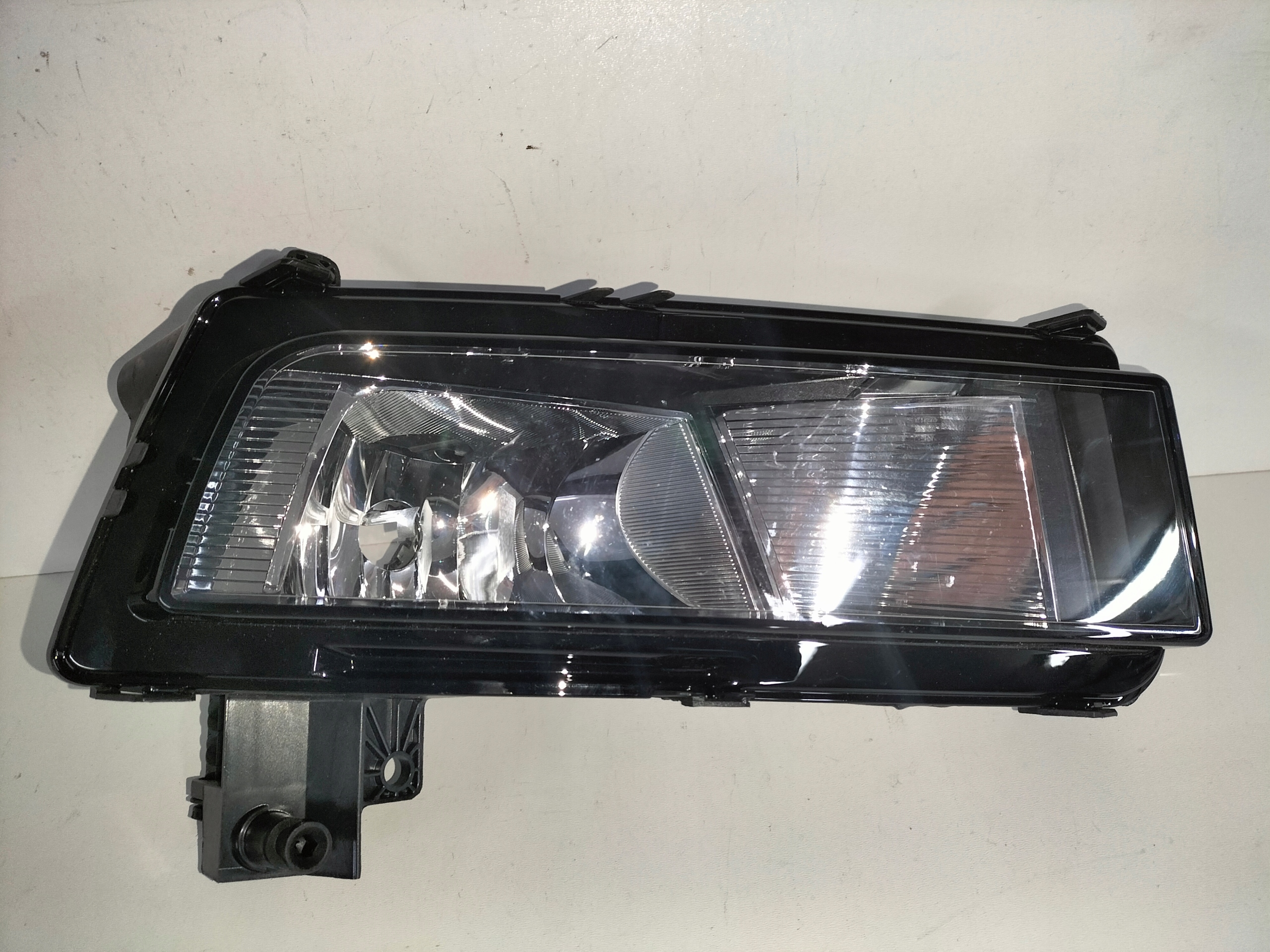 PRAVA HMLOVKA VW TOURAN III 15-