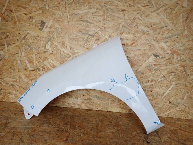 FORD FIESTA MK8 VIII 17- ĽAVÝ PREDNÝ BLATNÍK