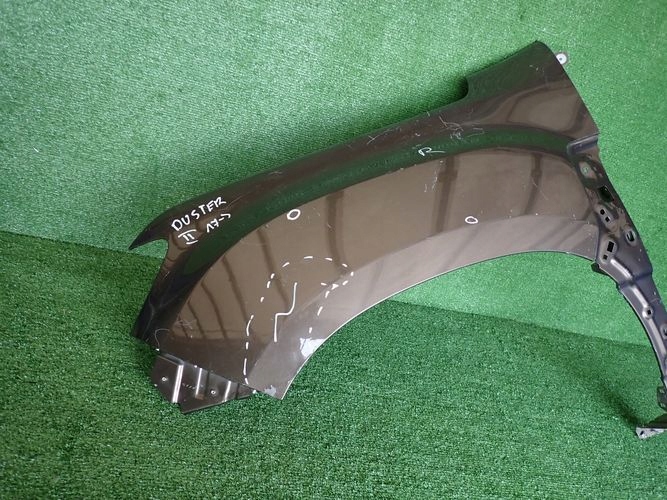 DACIA DUSTER II 17- ĽAVÝ PREDNÝ BLATNÍK