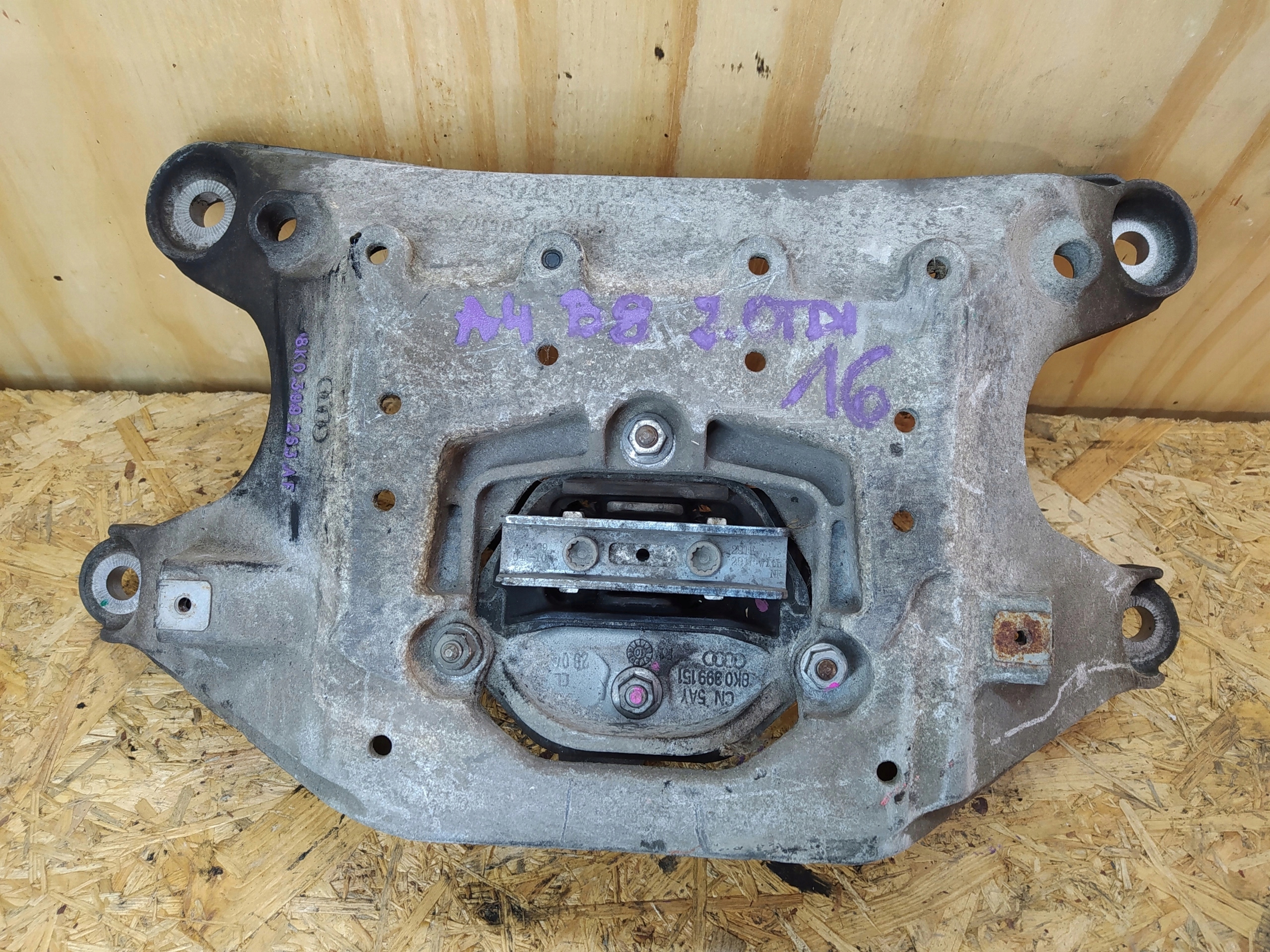 AUDI A4 B8 2.0 TDI DRZIAK PREVODOVKY 8K0399263AF