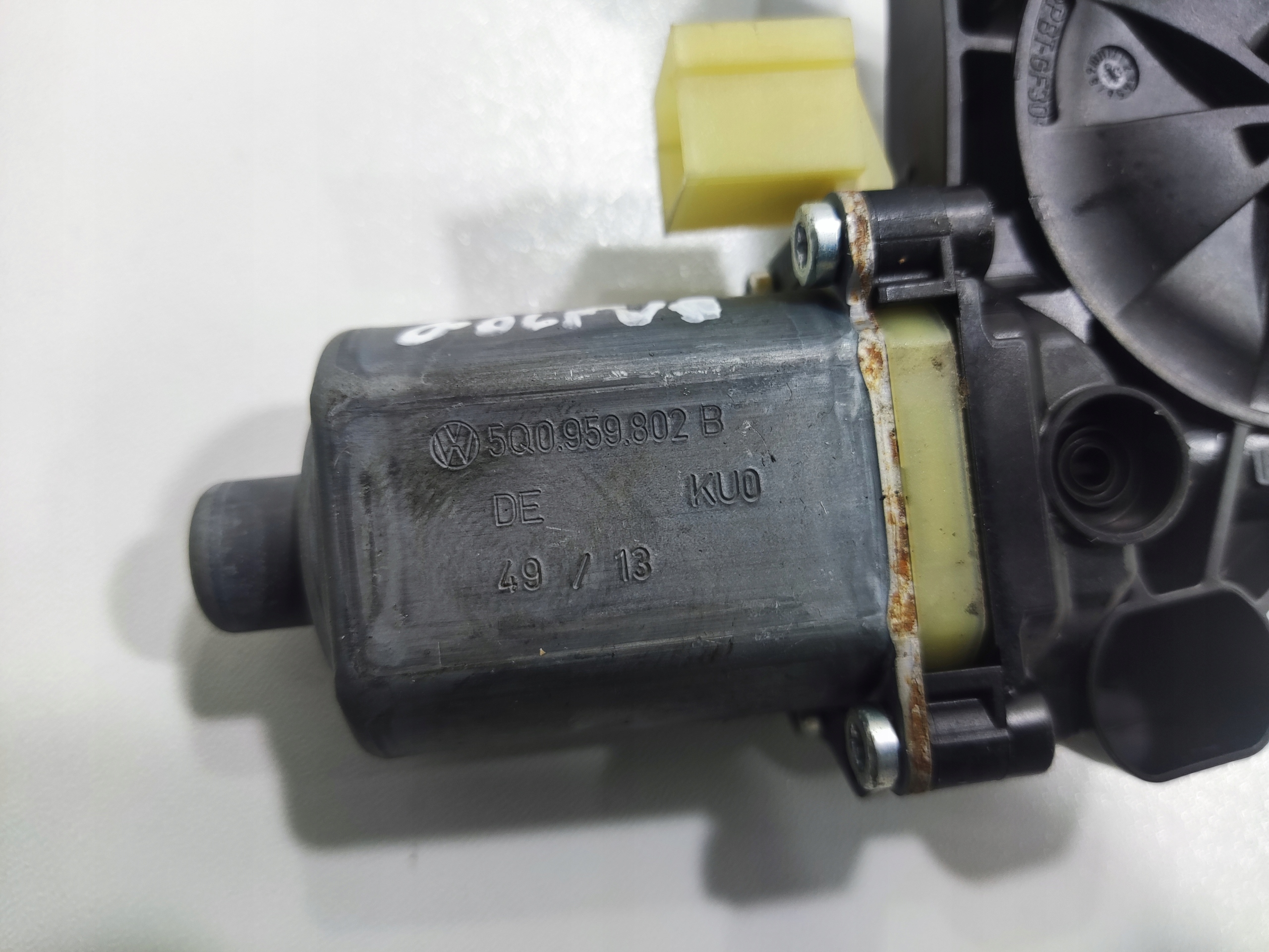 MOTORČEK OKNA PRAVE PREDNE DVERE VOLKSWAGEN GOLF VII 5Q0959802B 2012-2016