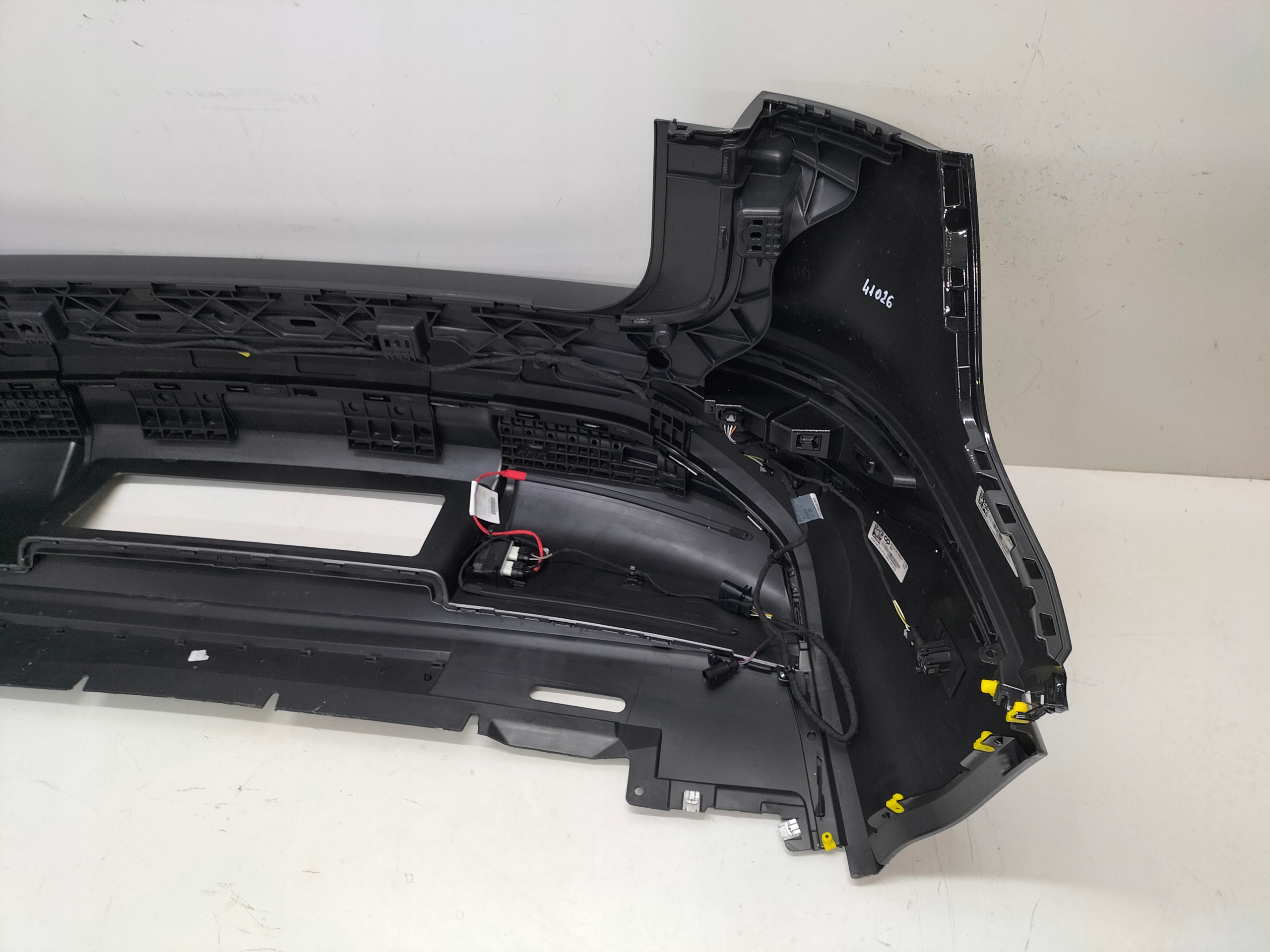 ZADNÝ NÁRAZNÍK AUDI Q6 85H E-TRON 24-