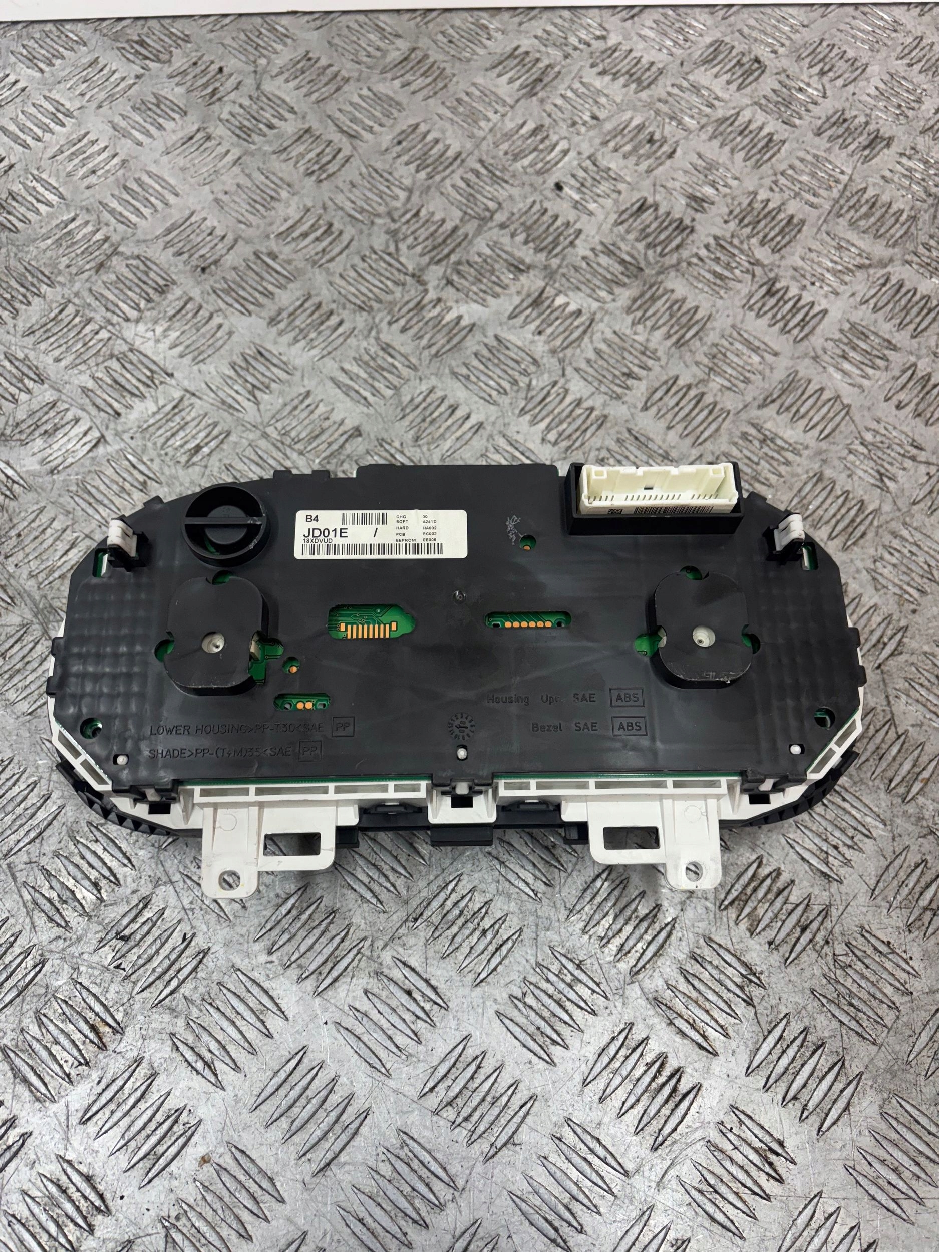 TACHOMETER BUDIKY NISSAN QASHQAI J10 2.0 BENZIN JD01E