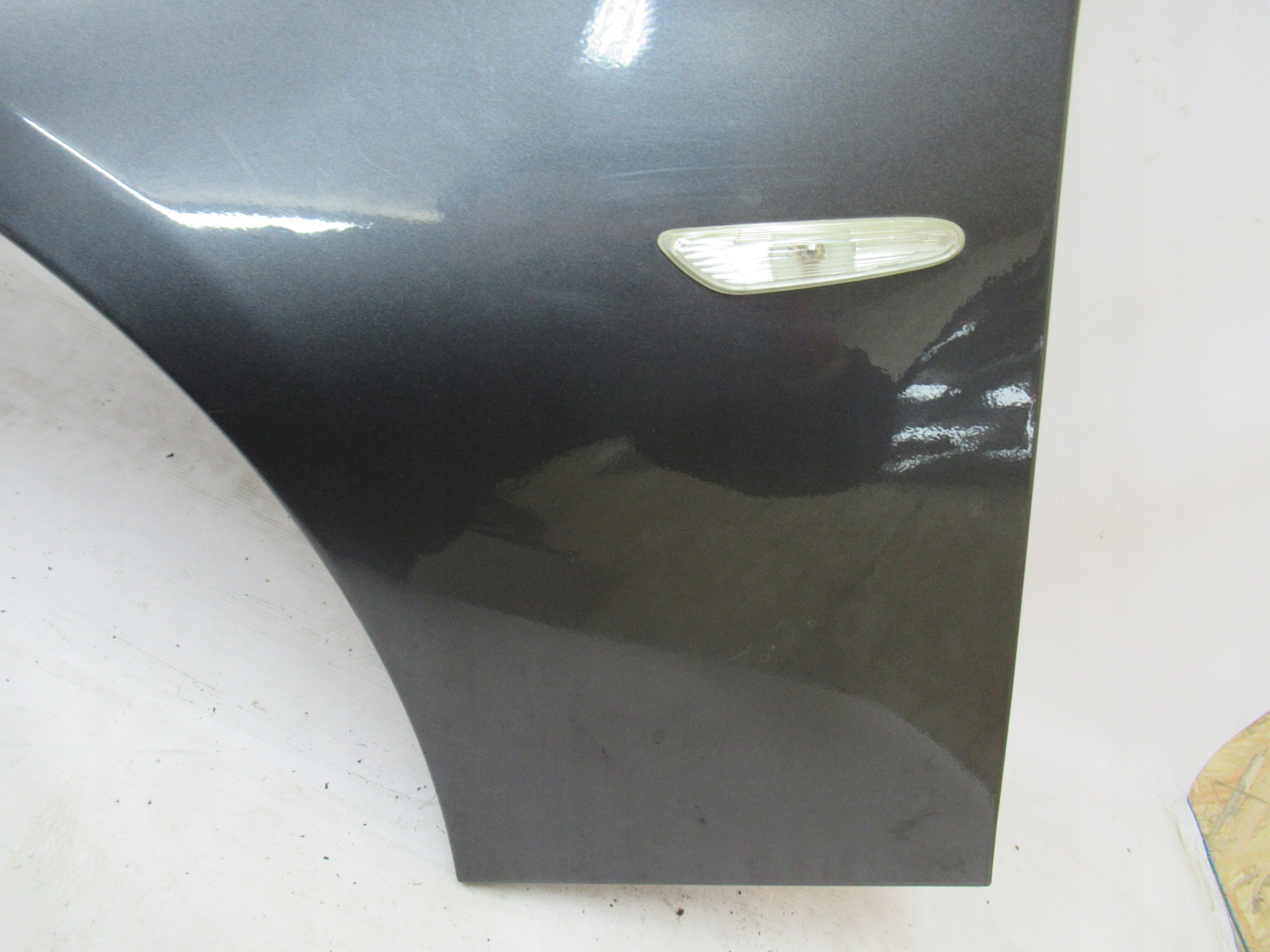 ĽAVÝ PREDNÝ BLATNÍK BMW 3 E90 E91