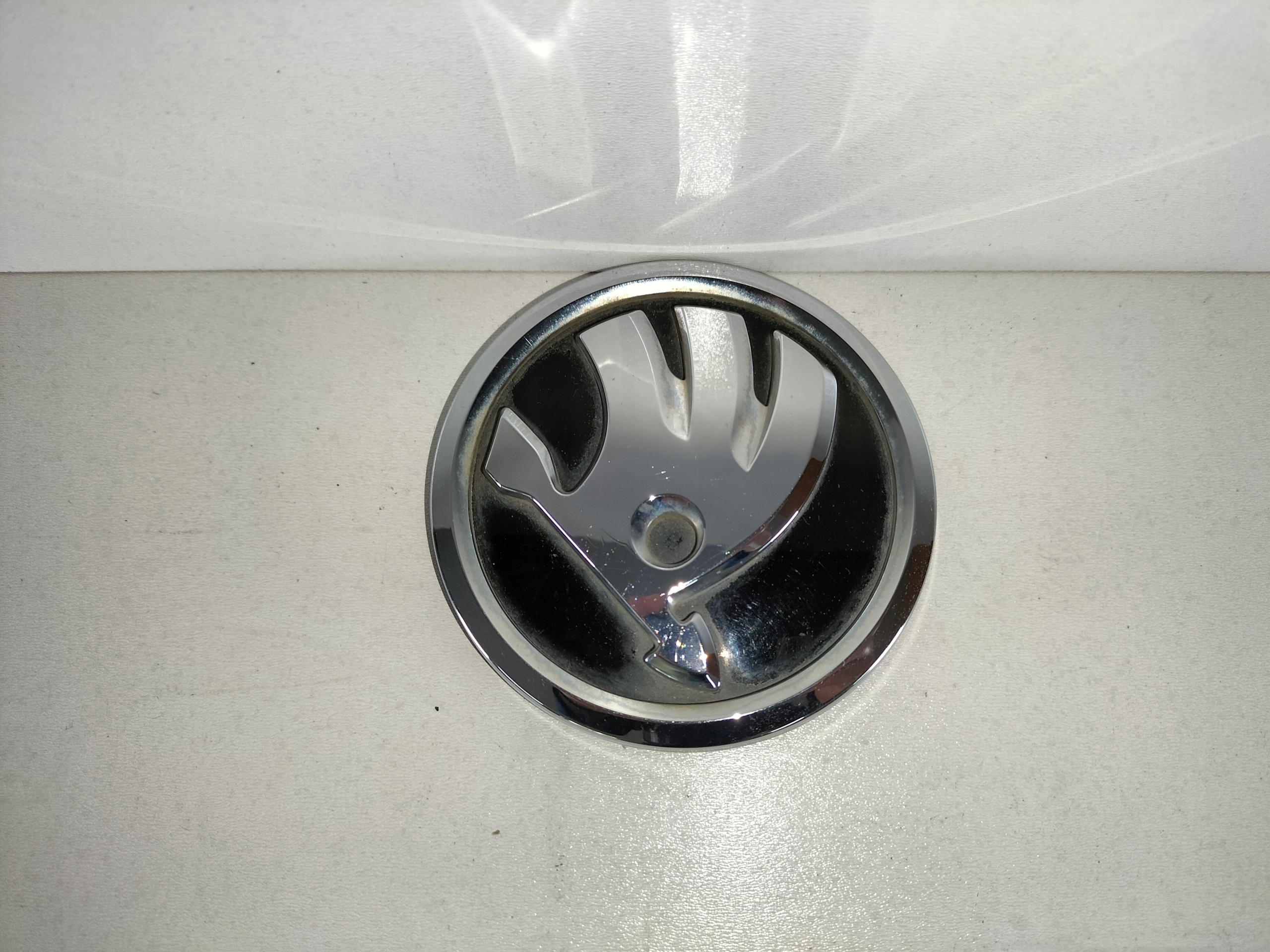 ZADNY ZNAK LOGO SKODA FABIA III 14-