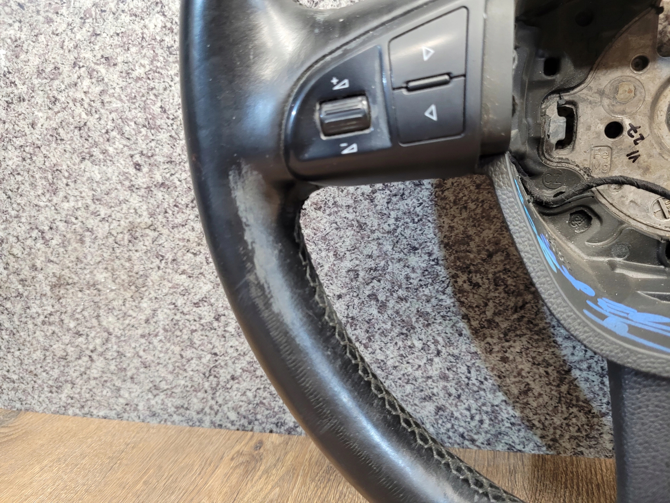 SKODA SUPERB II VOLANT KOŽA PADLA RADENIA RYCHLOSTI MULTIFUNKCIA 3T0419091L