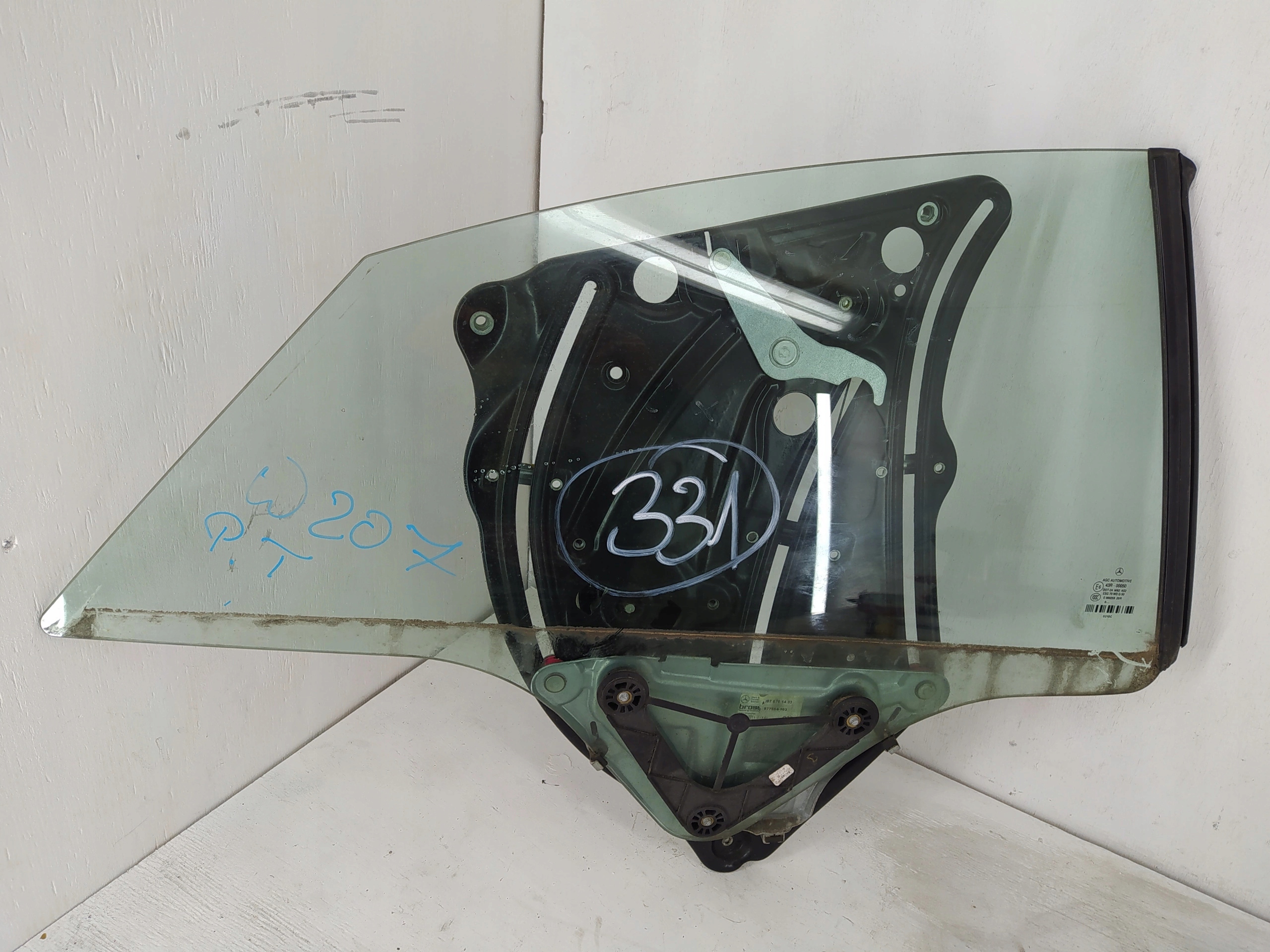 MERCEDES W207 SŤAHOVANIE OKNA PRAVÝCH ZADNÝCH DVERÍ A2076701403