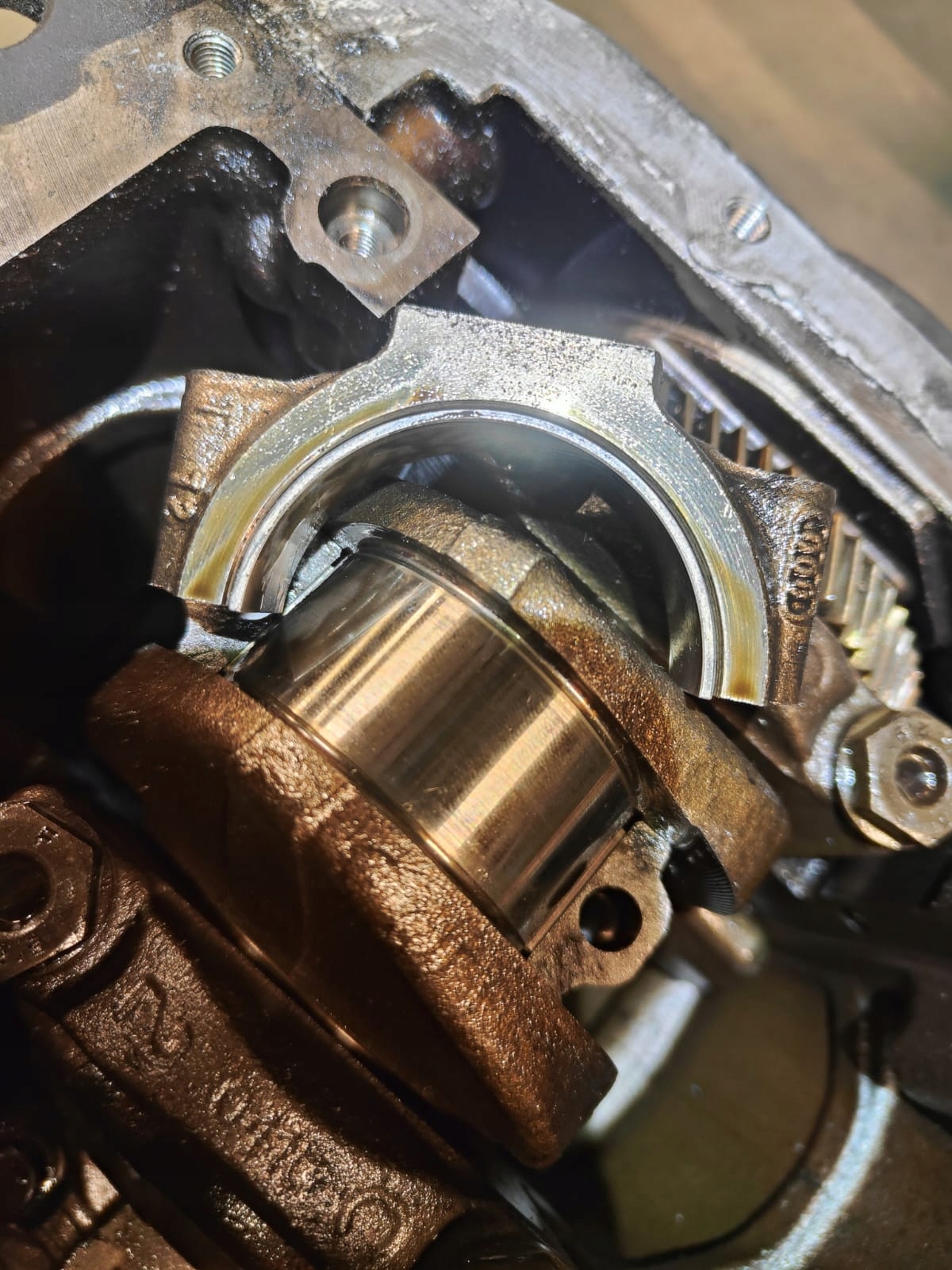 Audi 2.0tdi 03L023A cag BLOK MOTORA KĽUKA PIESTY  SPODOK MOTORA