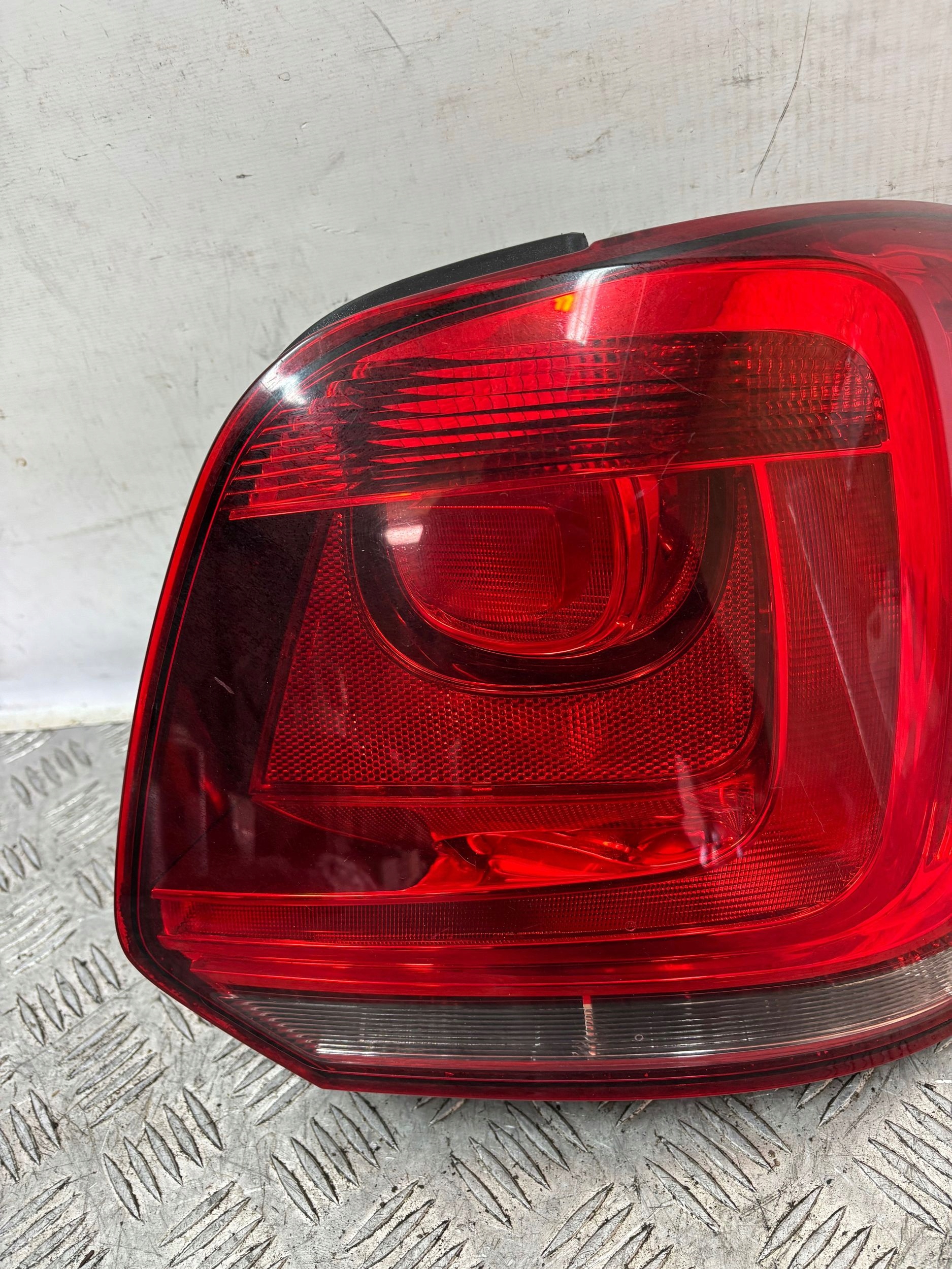 PRAVÉ ZADNÉ SVETLO VW POLO 6R 09-