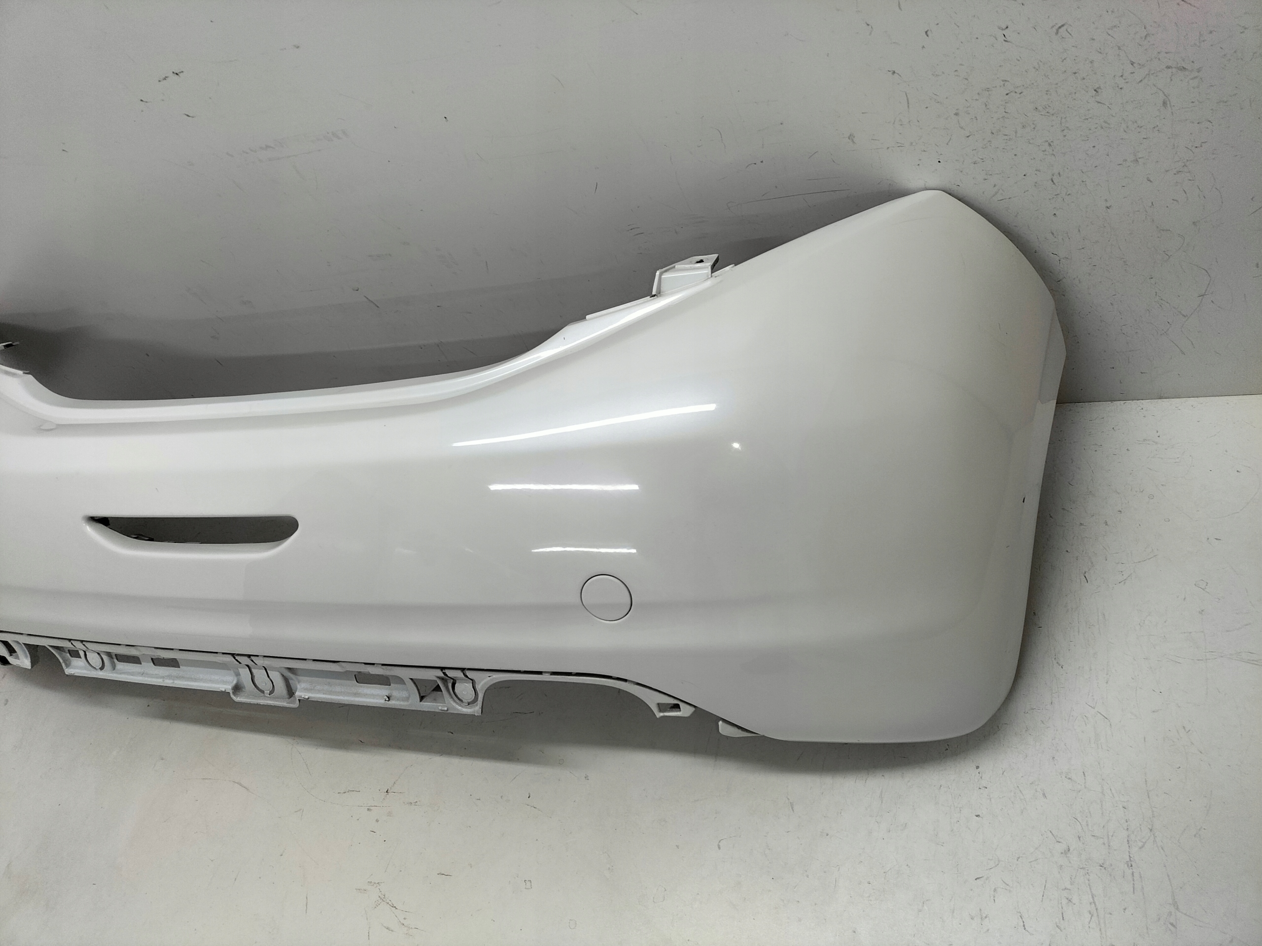 ZADNÝ NÁRAZNÍK PEUGEOT 208 12- HB