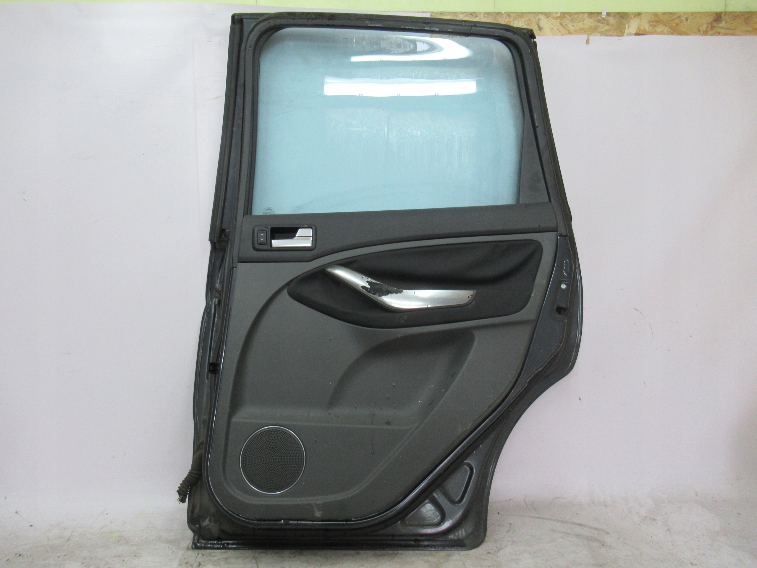 PRAVÉ ZADNÉ DVERE FORD C-MAX MK1