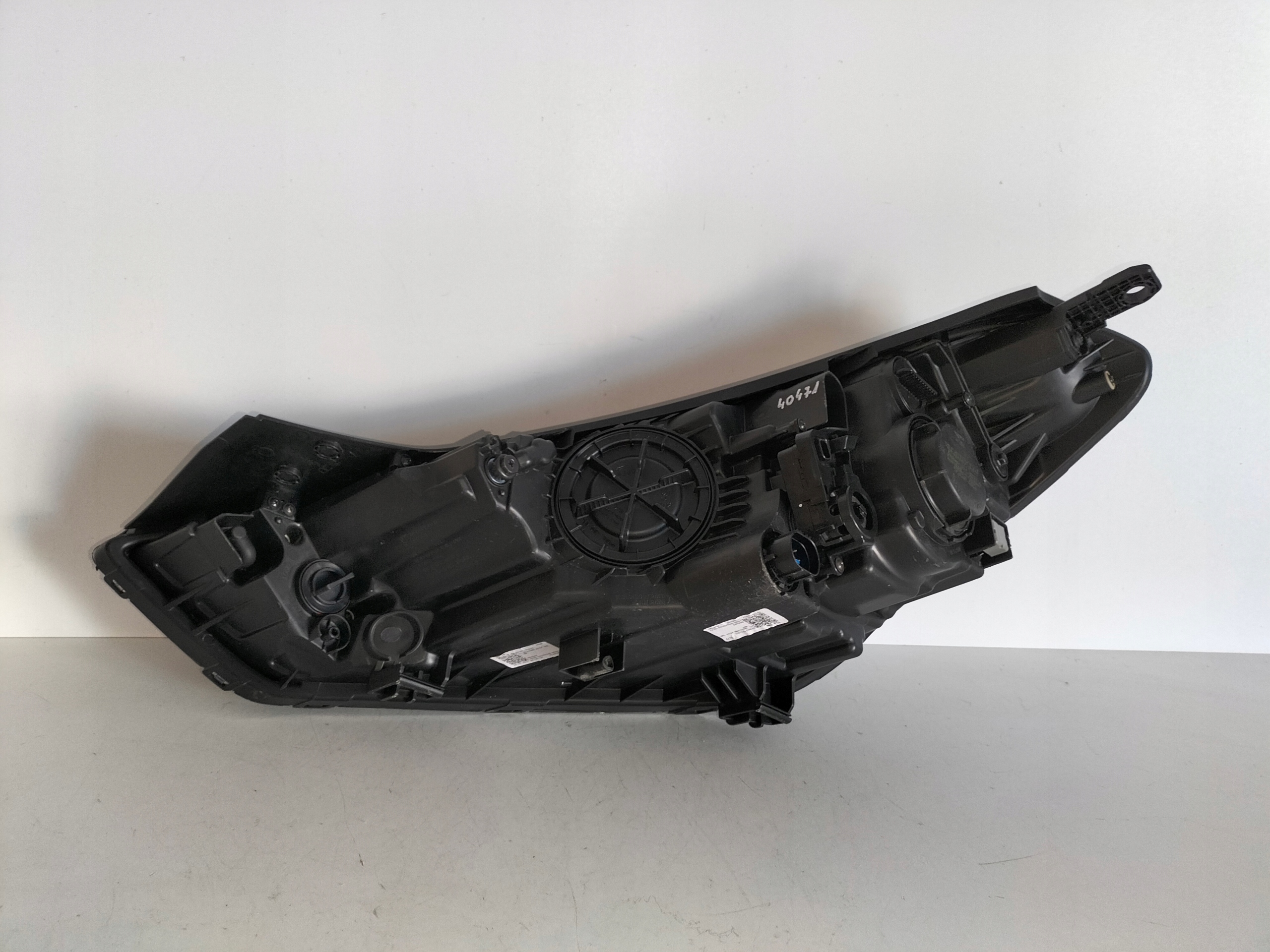 PRAVE PREDNE SVETLO HYUNDAI TUCSON III 15-18