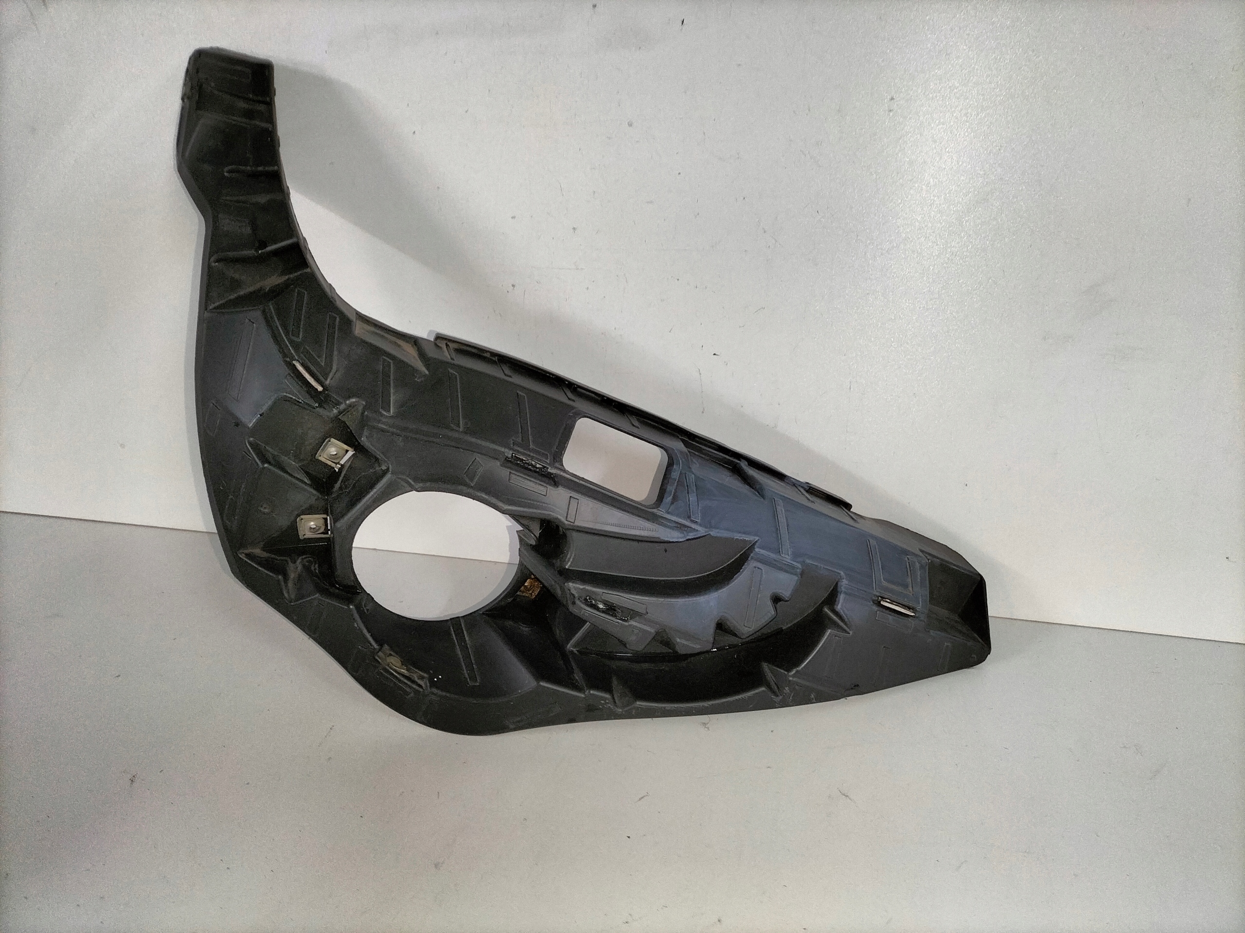 DRZIAK PREDNEHO NARAZNIKA PRAVY BMW X1 E84 LIFT 12-15