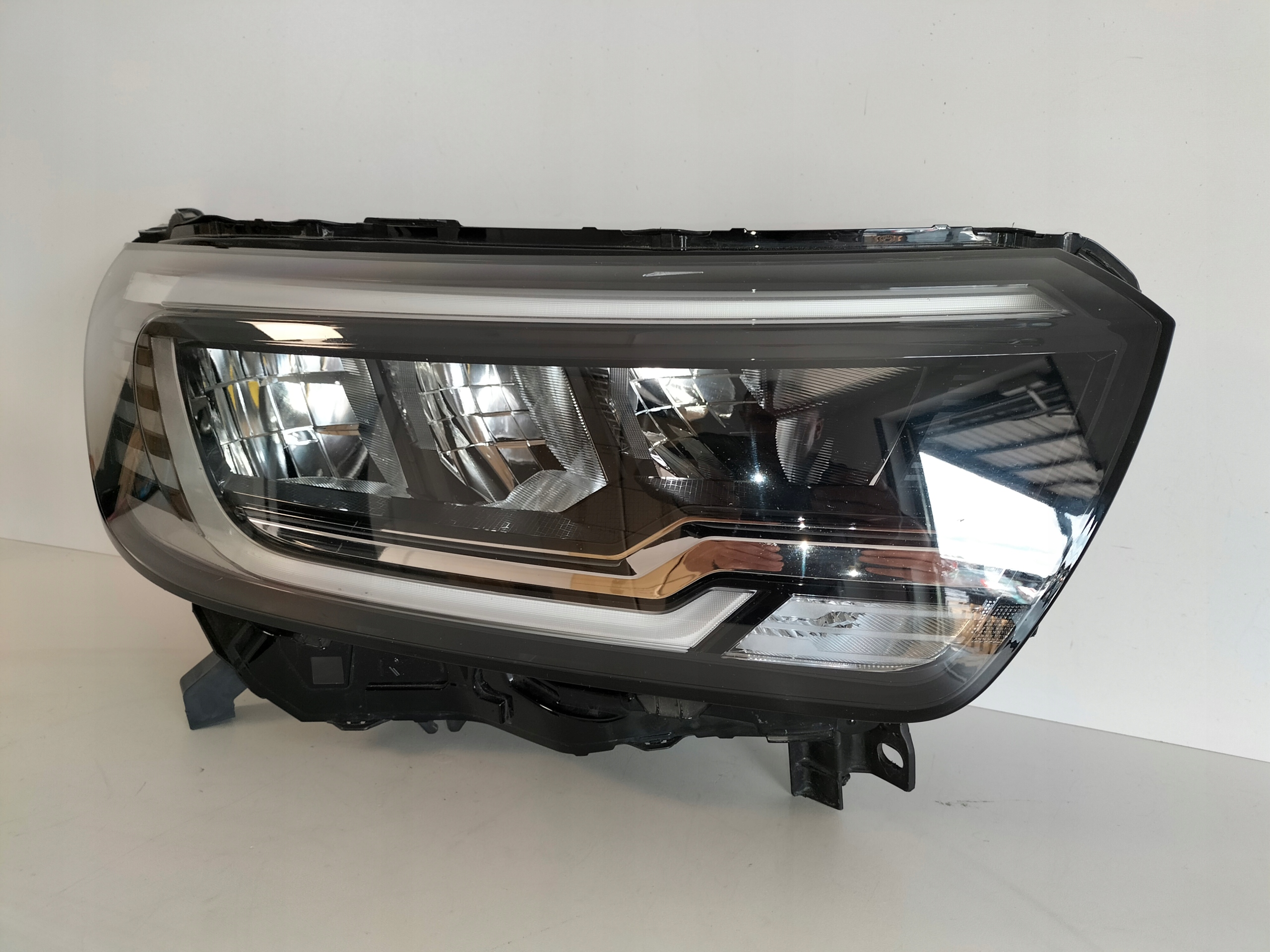 PRAVE PREDNE SVETLO RENAULT KANGOO 4 IV 21- FULL LED