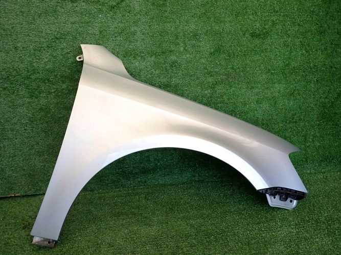 VW PASSAT B7 PRAVY PREDNY BLATNIK