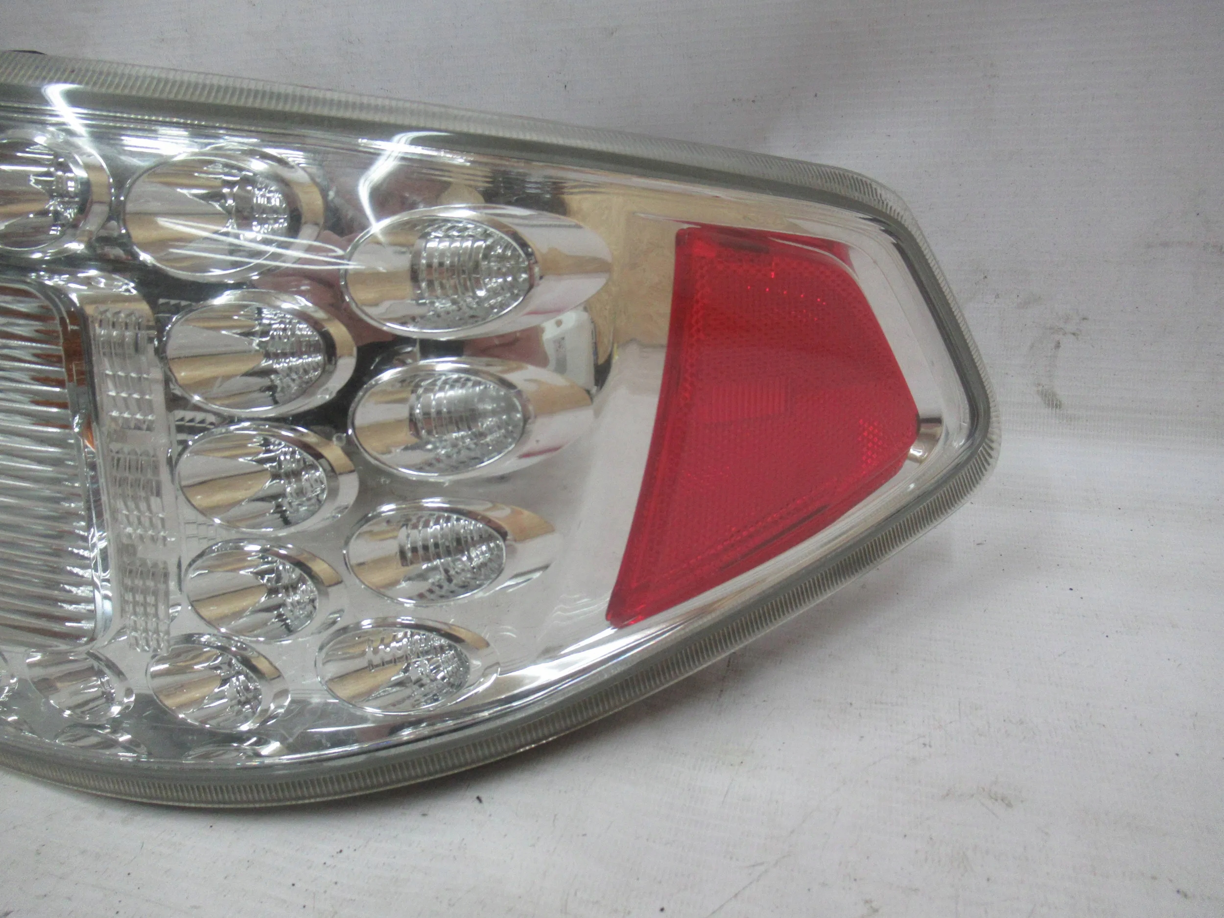 PRAVE ZADNE SVETLO SUBARU IMPREZA III