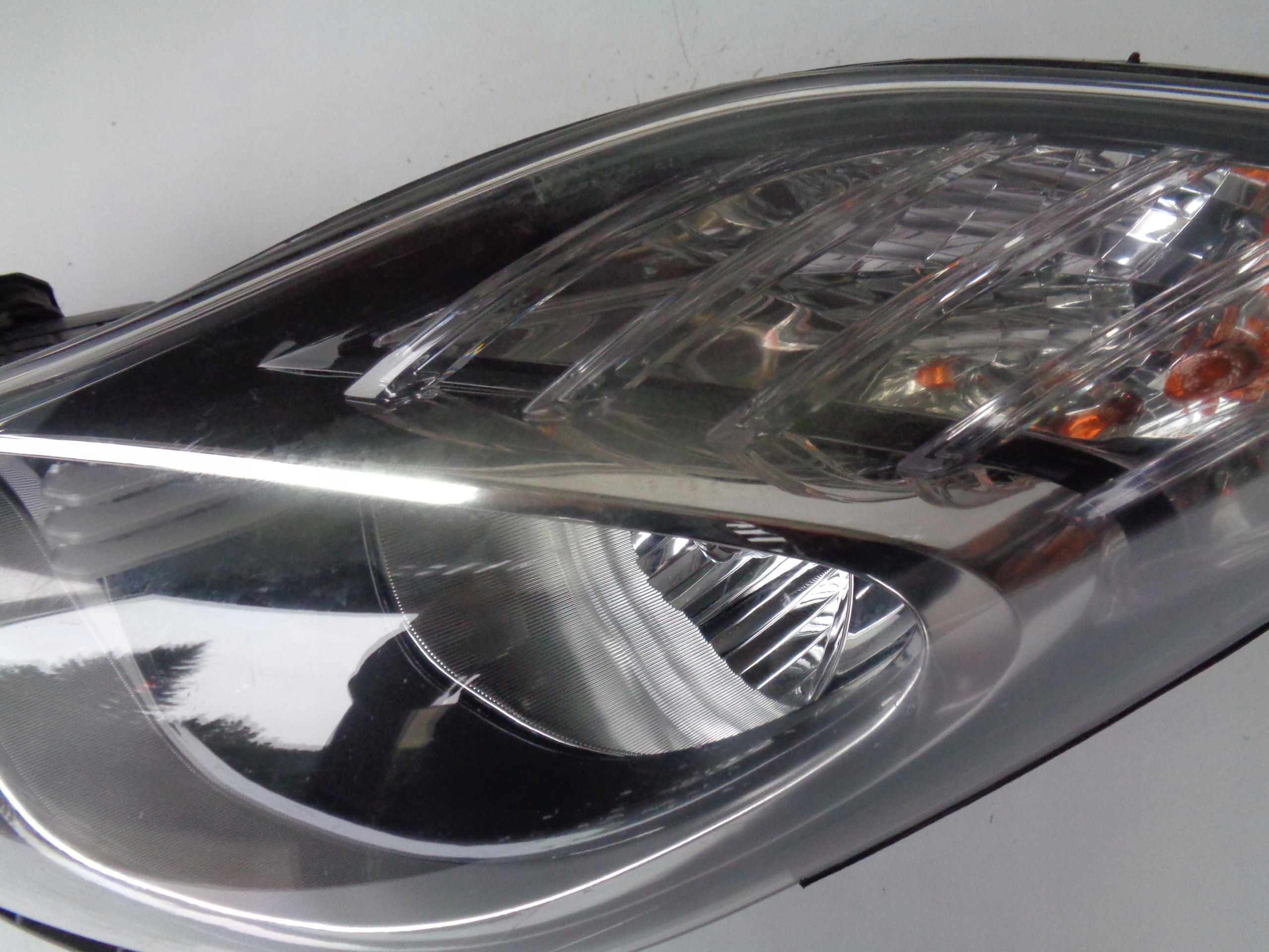 LAVE PREDNE SVETLO HYUNDAI IX20 10-