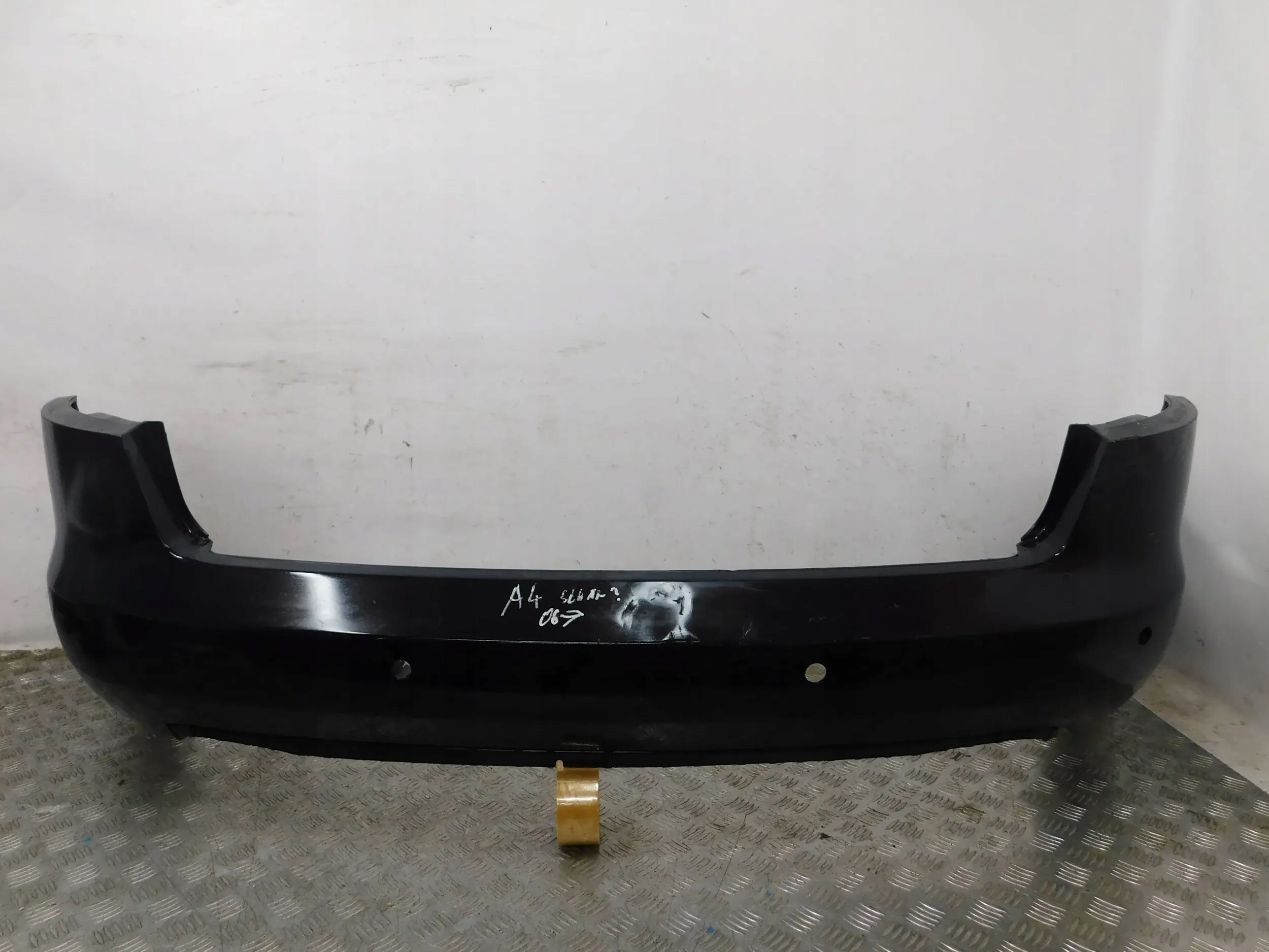 ZADNÝ NÁRAZNÍK AUDI A4 B7 KOMBI