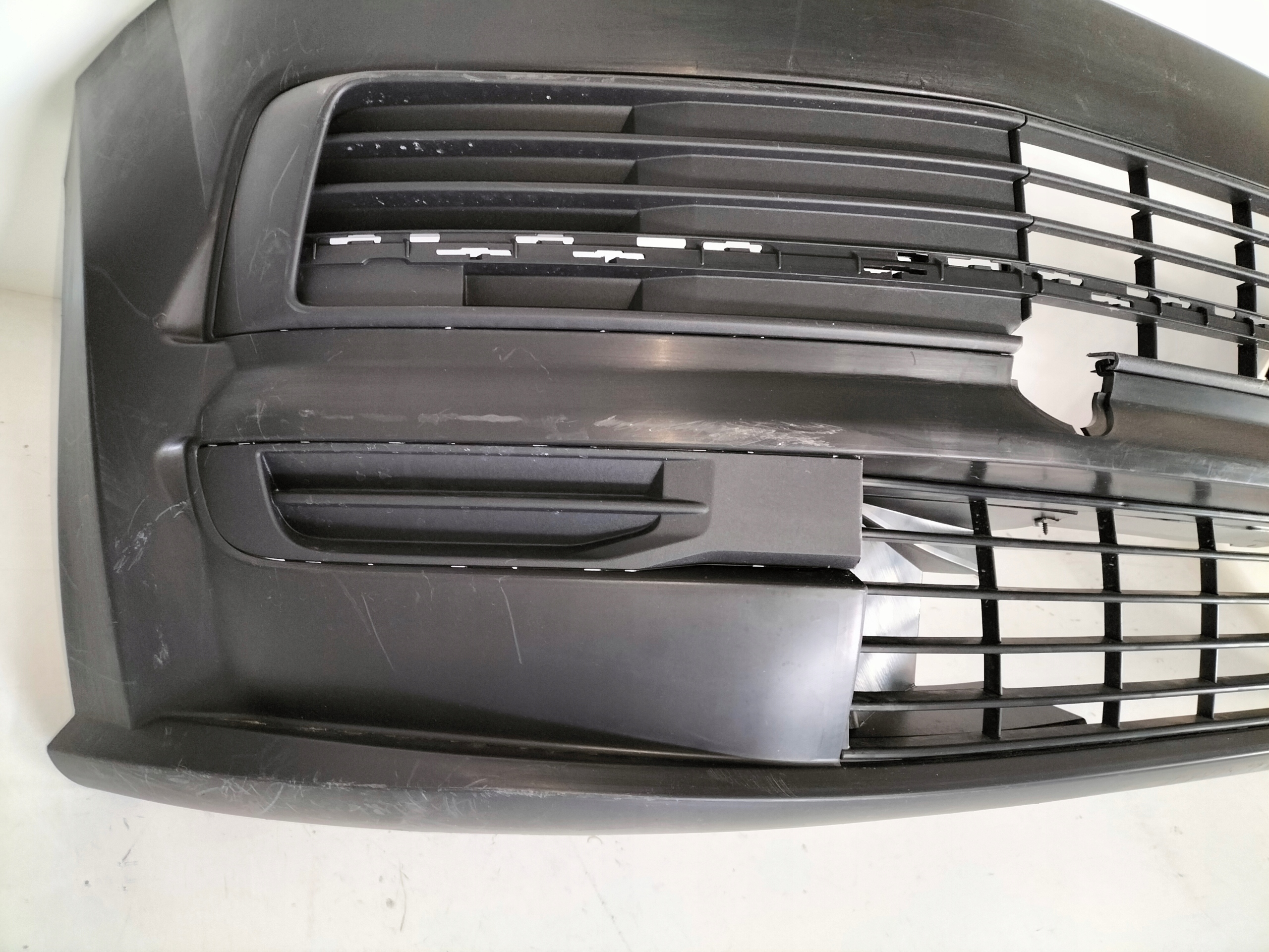 PREDNÝ NÁRAZNÍK VW T6 MULTIVAN 16- TUNING