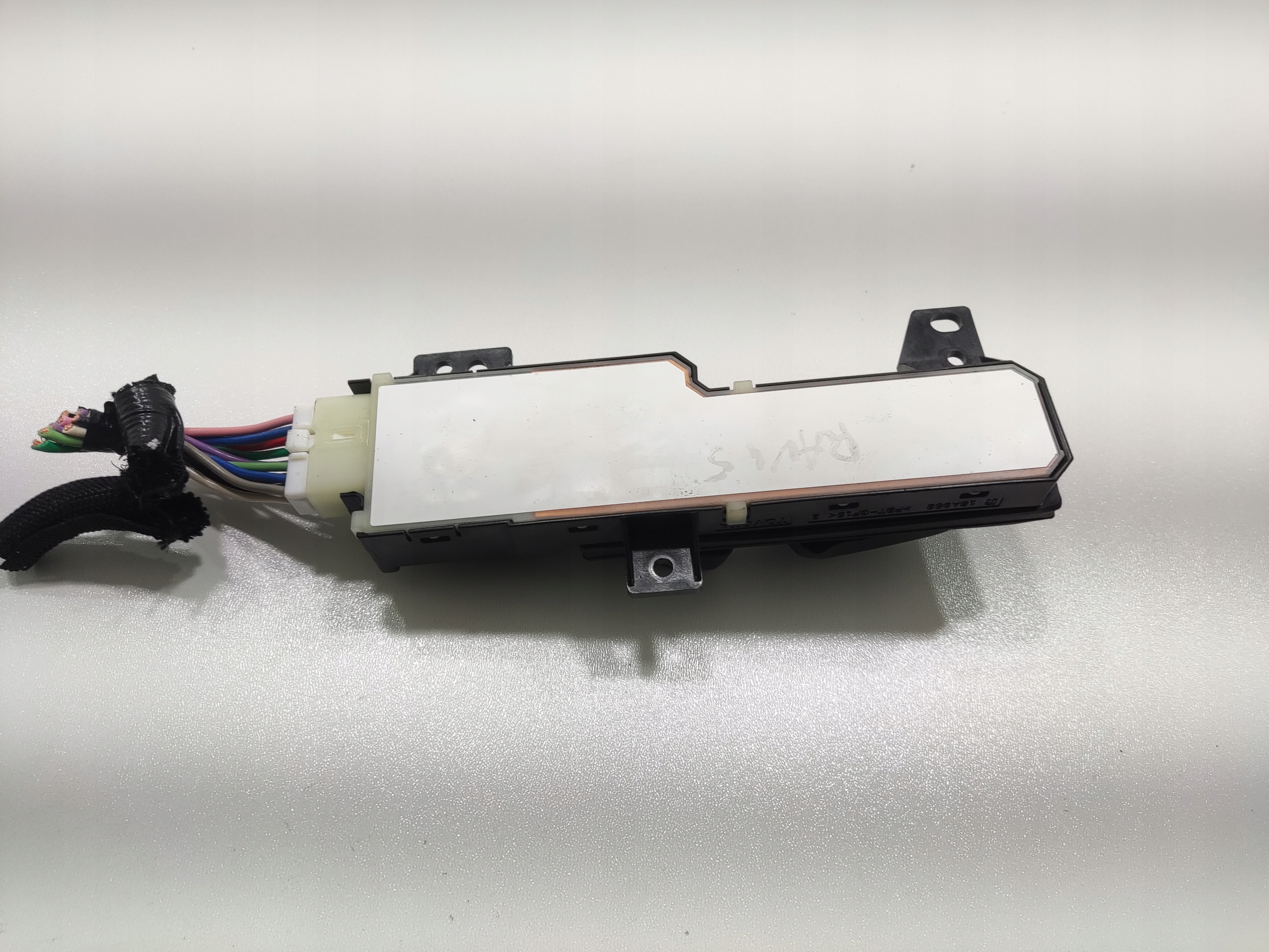 OVLÁDACÍ PANEL REGULACIE SEDAČKY ĽAVÝ PREDNÝ POD VOLANT TOYOTA RAV4 V 2019-24