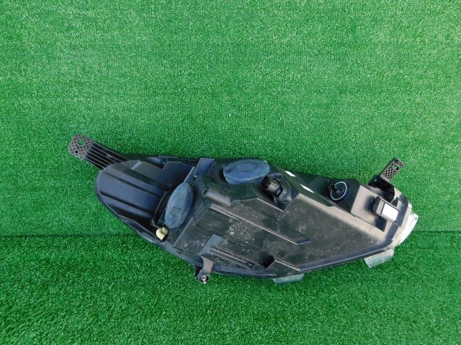 FORD FIESTA MK8 VIII 17- LAVE PREDNE SVETLO