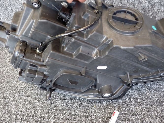 AUDI A3 8Y FULL LED 20- LAVE PREDNE SVETLO 8Y0941011