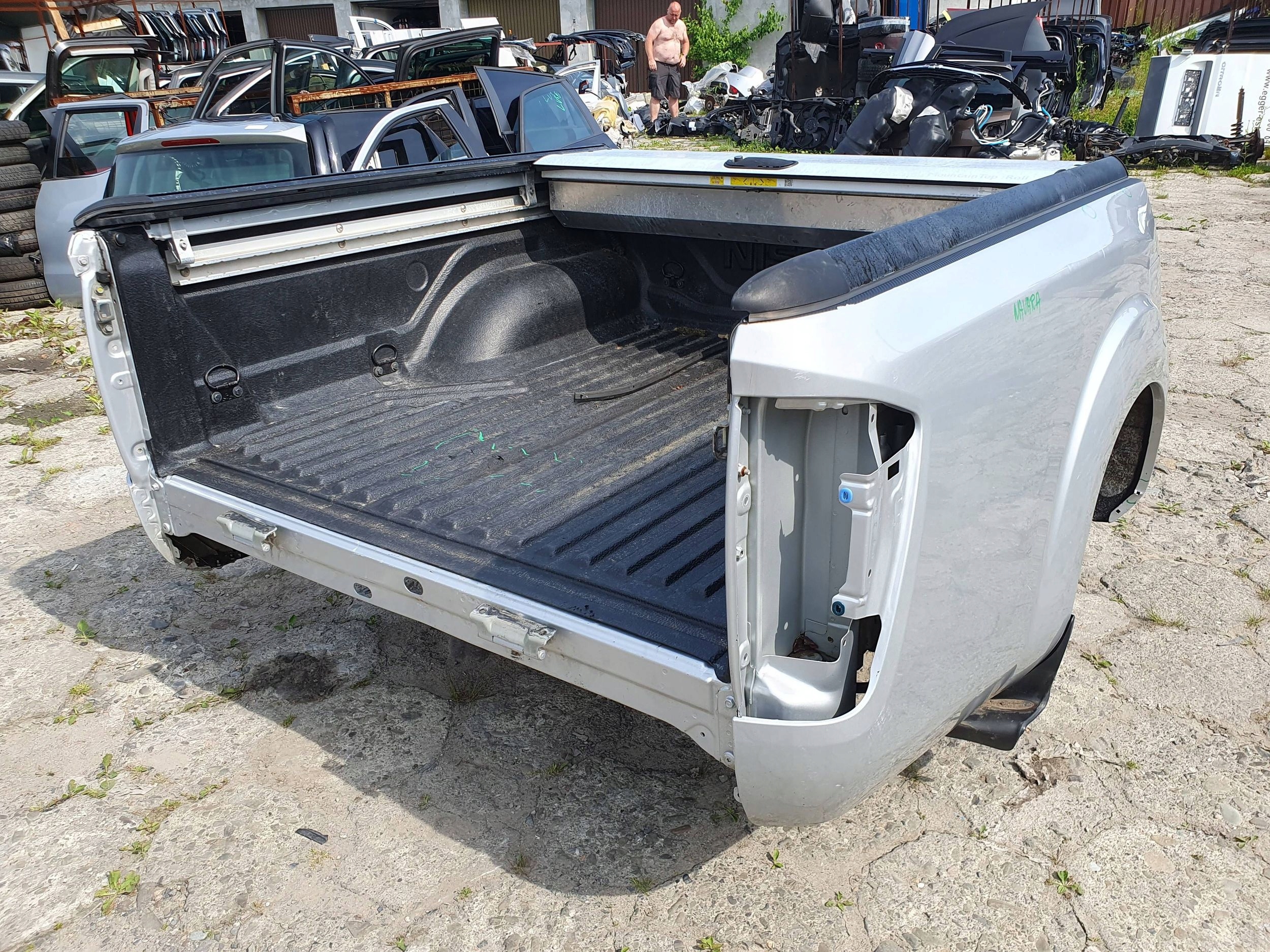 Nissan Navara D23 ŠTVRŤKA KAROSÉRIA ZAD ROLETA