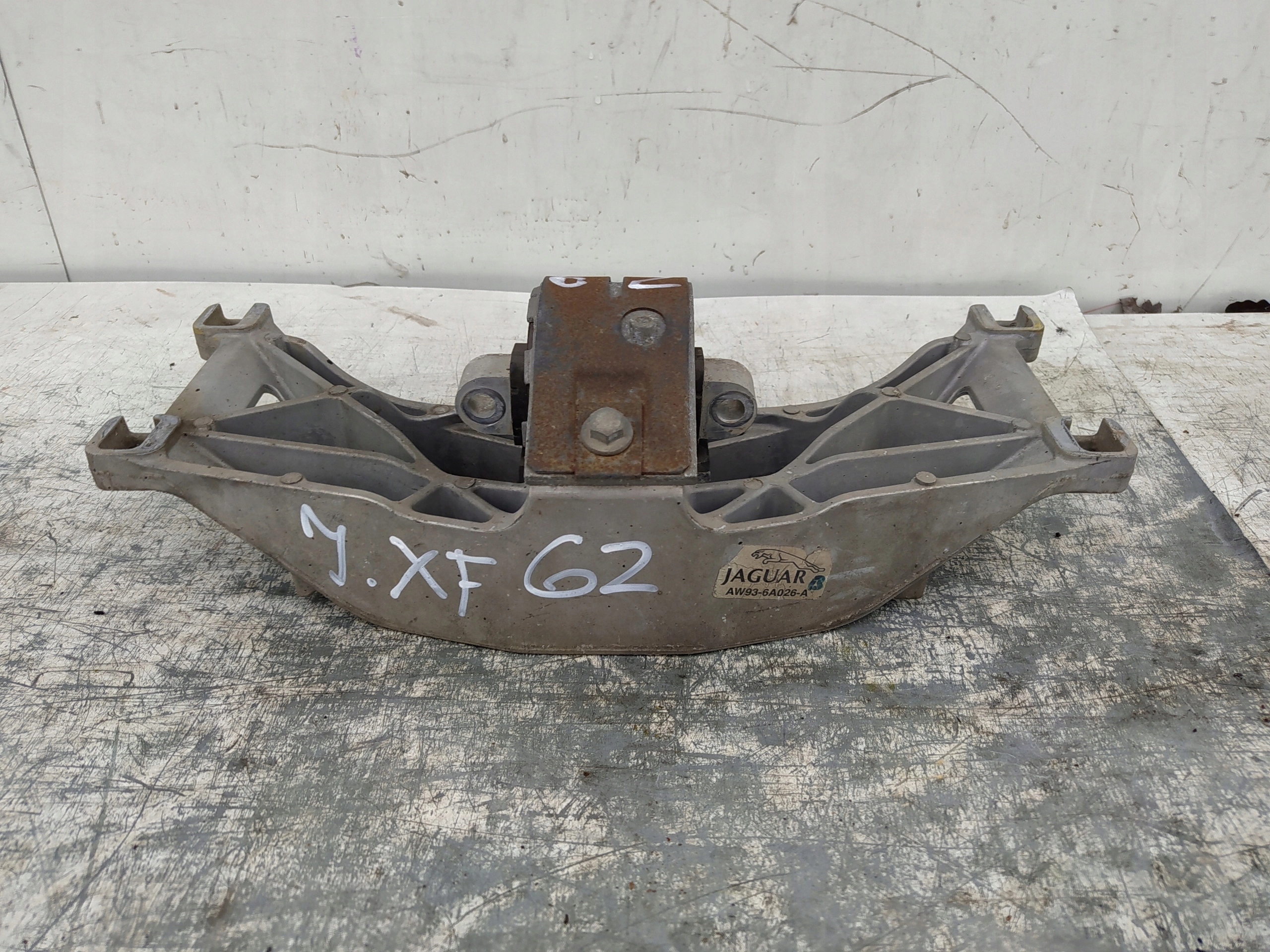 JAGUAR XF LIFT 3.0 AV93-6A026-A DRŽIAK PREVODOVKY