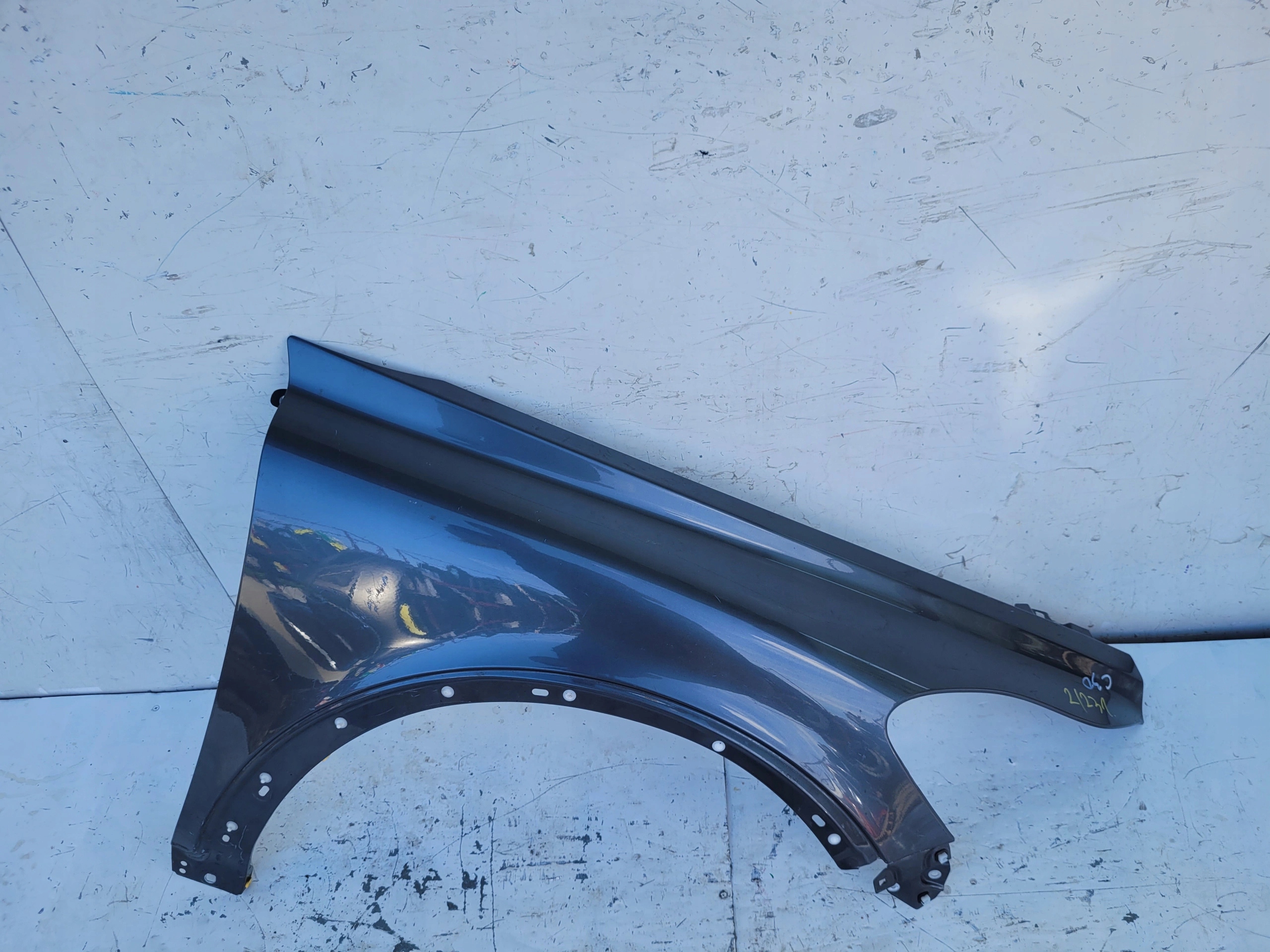 VOLVO C30 LIFT PRAVY PREDNY BLATNIK
