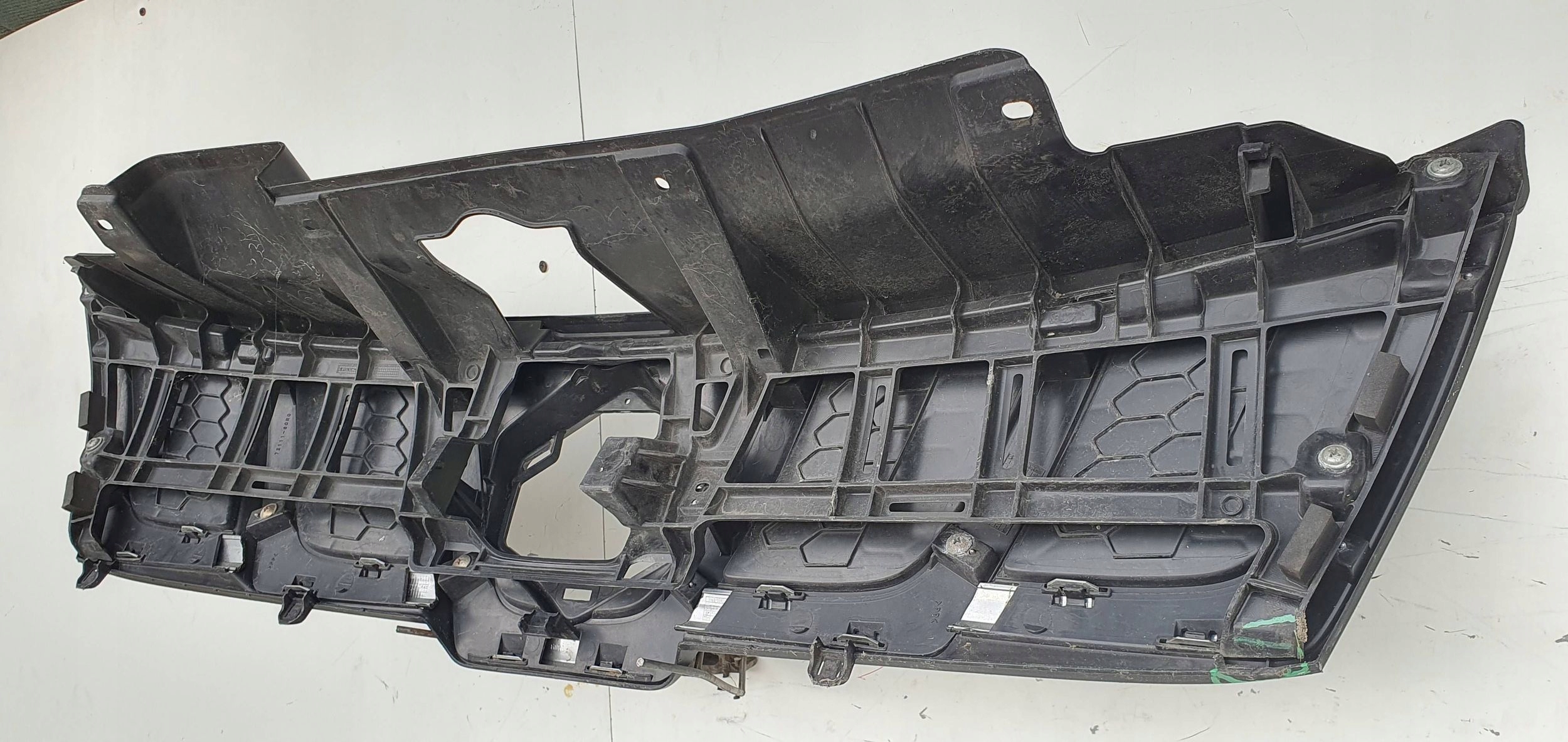 Suzuki Vitara LY 3 III 72111-60R0 MRIEŽKA LIŠTA CHLADIČA LIŠTA MRIEŽKA