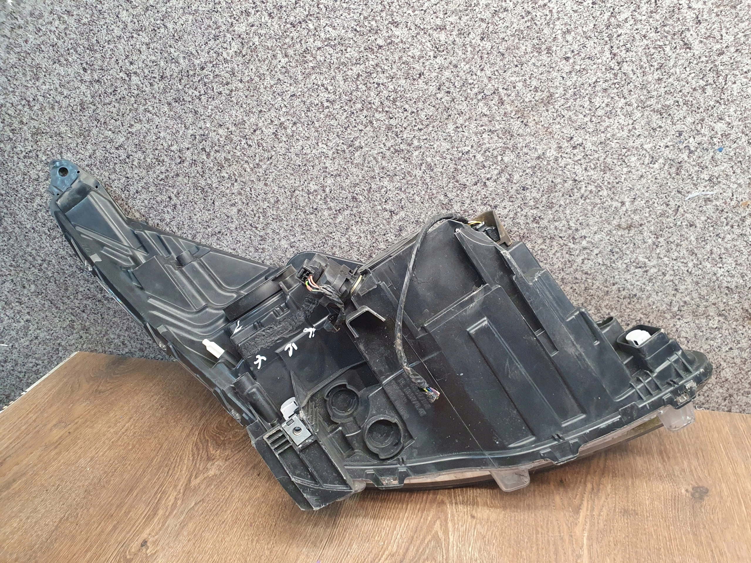 PEUGEOT 3008 LIFT ĽAVÉ PREDNÉ SVETLO